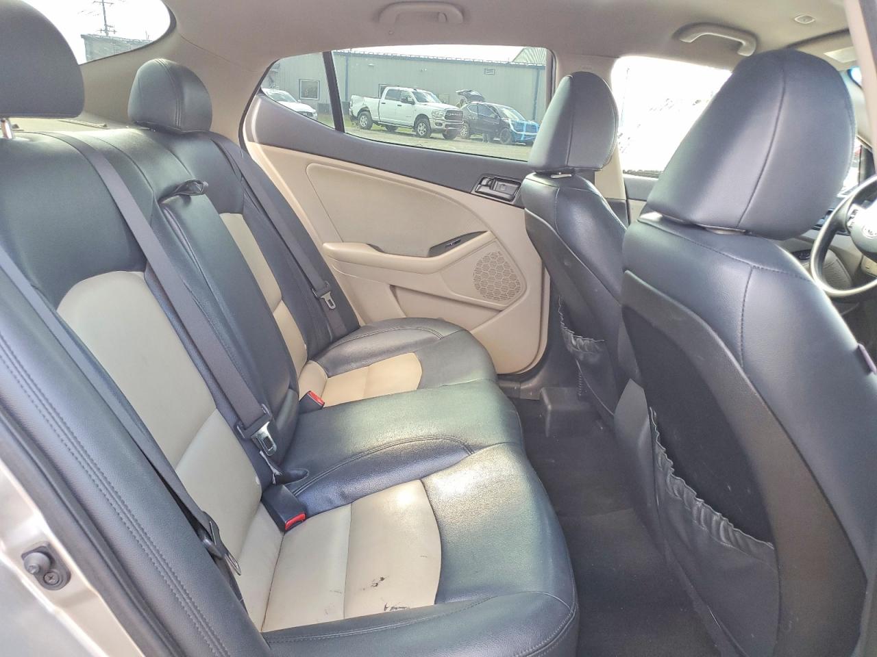 2012 Kia Optima Lx Серебряный vin: 5XXGM4A77CG051925
