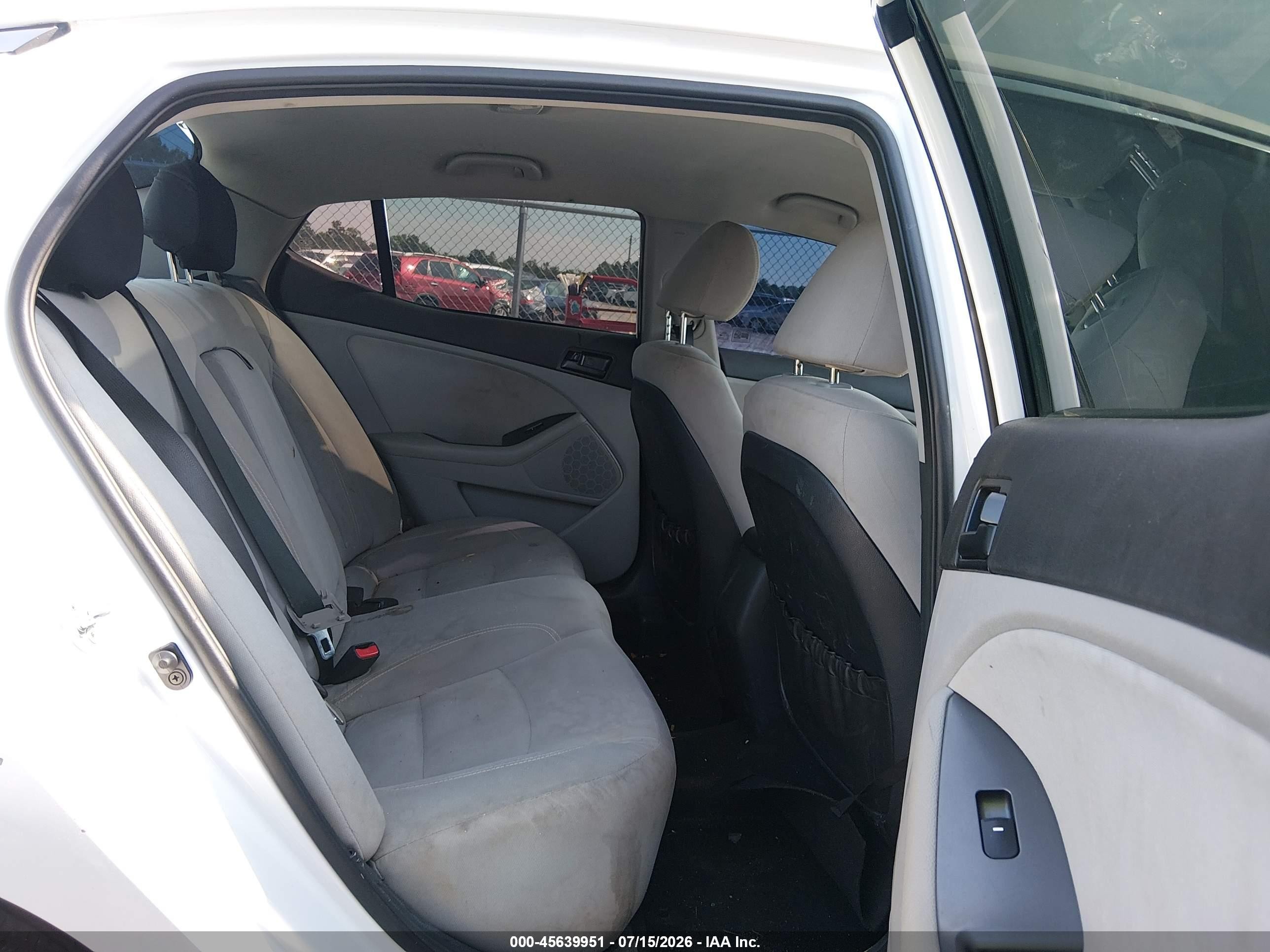 2013 Kia Optima Lx White vin: 5XXGM4A77DG167675