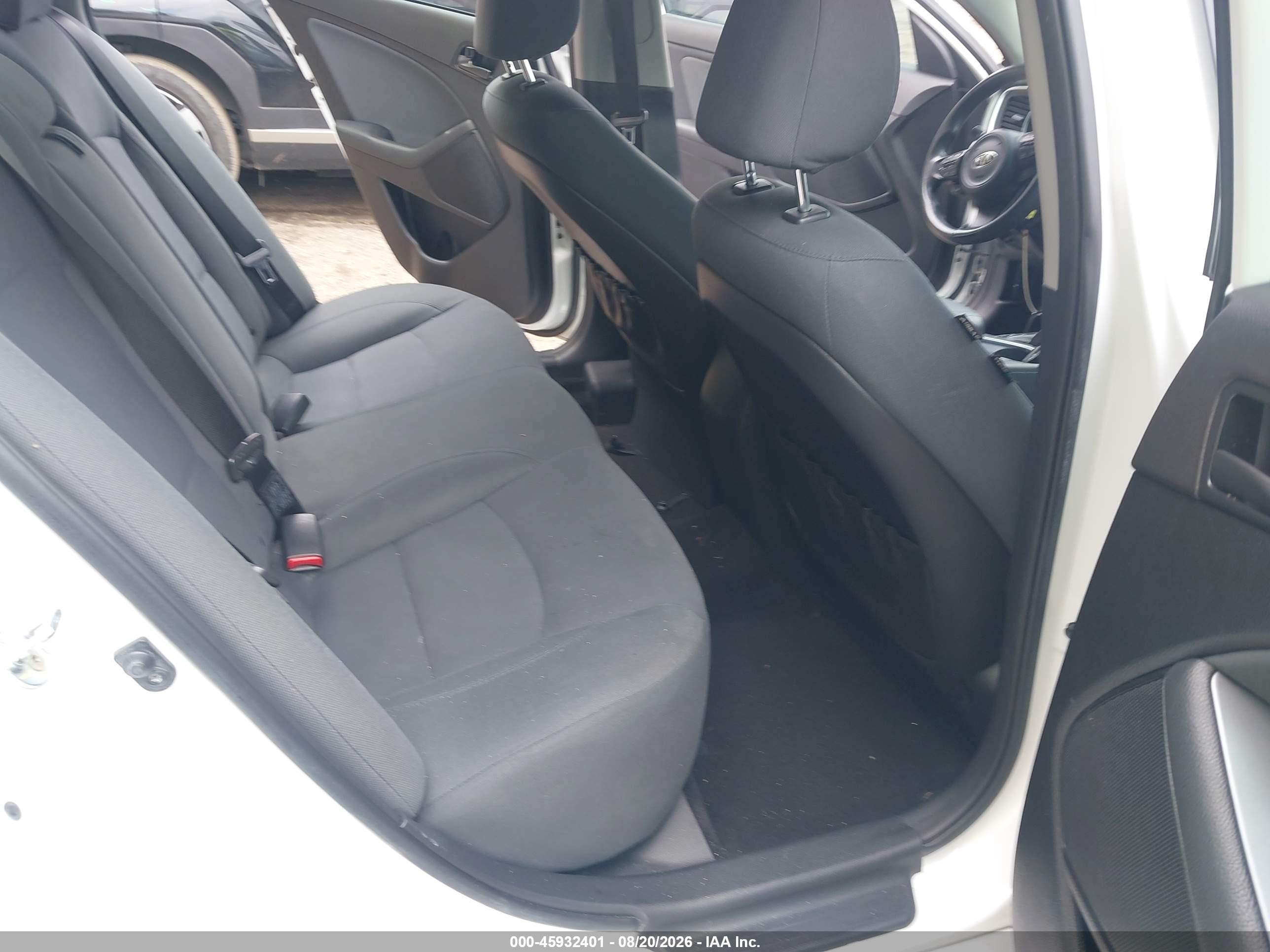 2015 Kia Optima Lx White vin: 5XXGM4A77FG473083