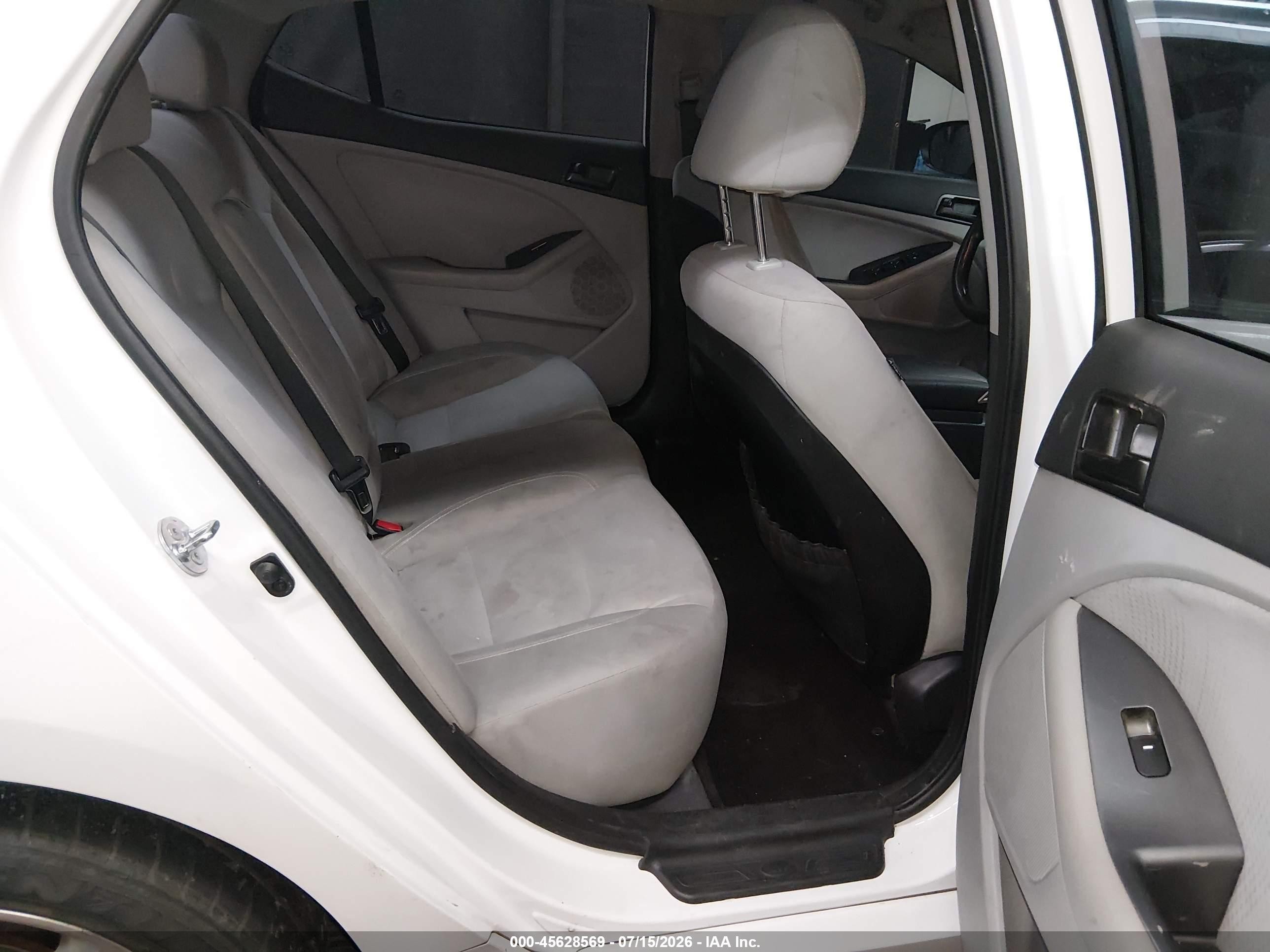 2012 Kia Optima Lx White vin: 5XXGM4A79CG083579