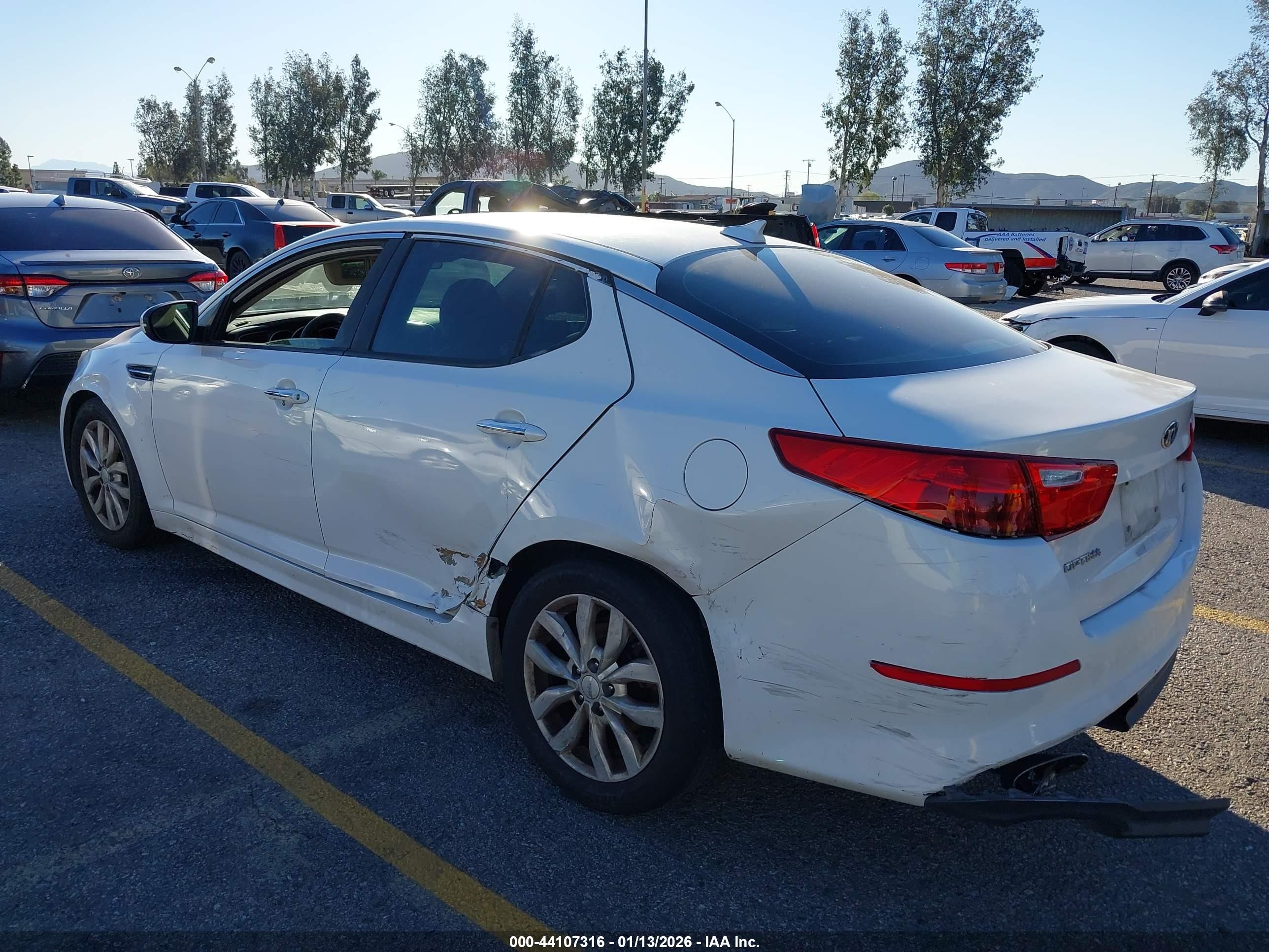 2015 Kia Optima Lx White vin: 5XXGM4A79FG416237