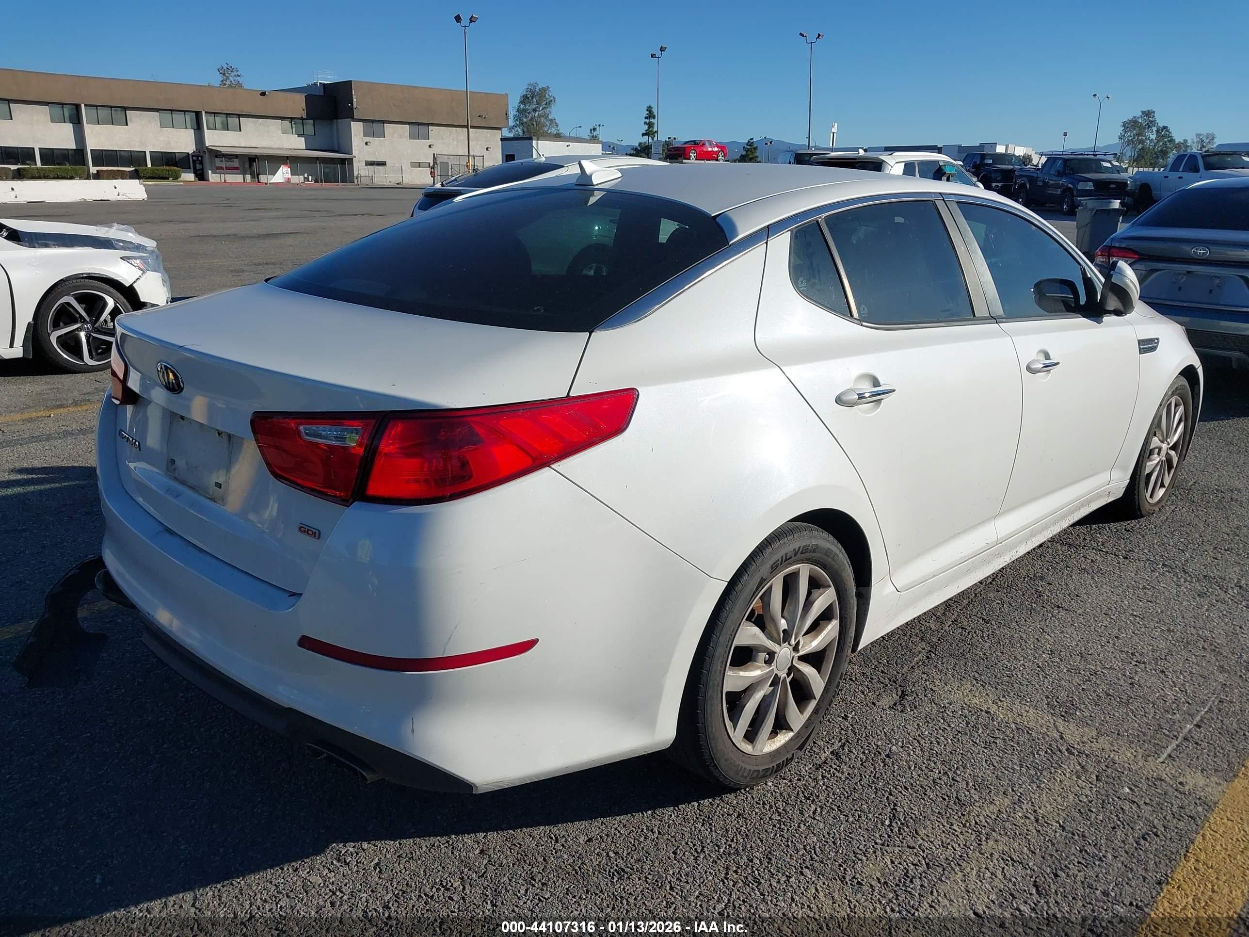 2015 Kia Optima Lx White vin: 5XXGM4A79FG416237