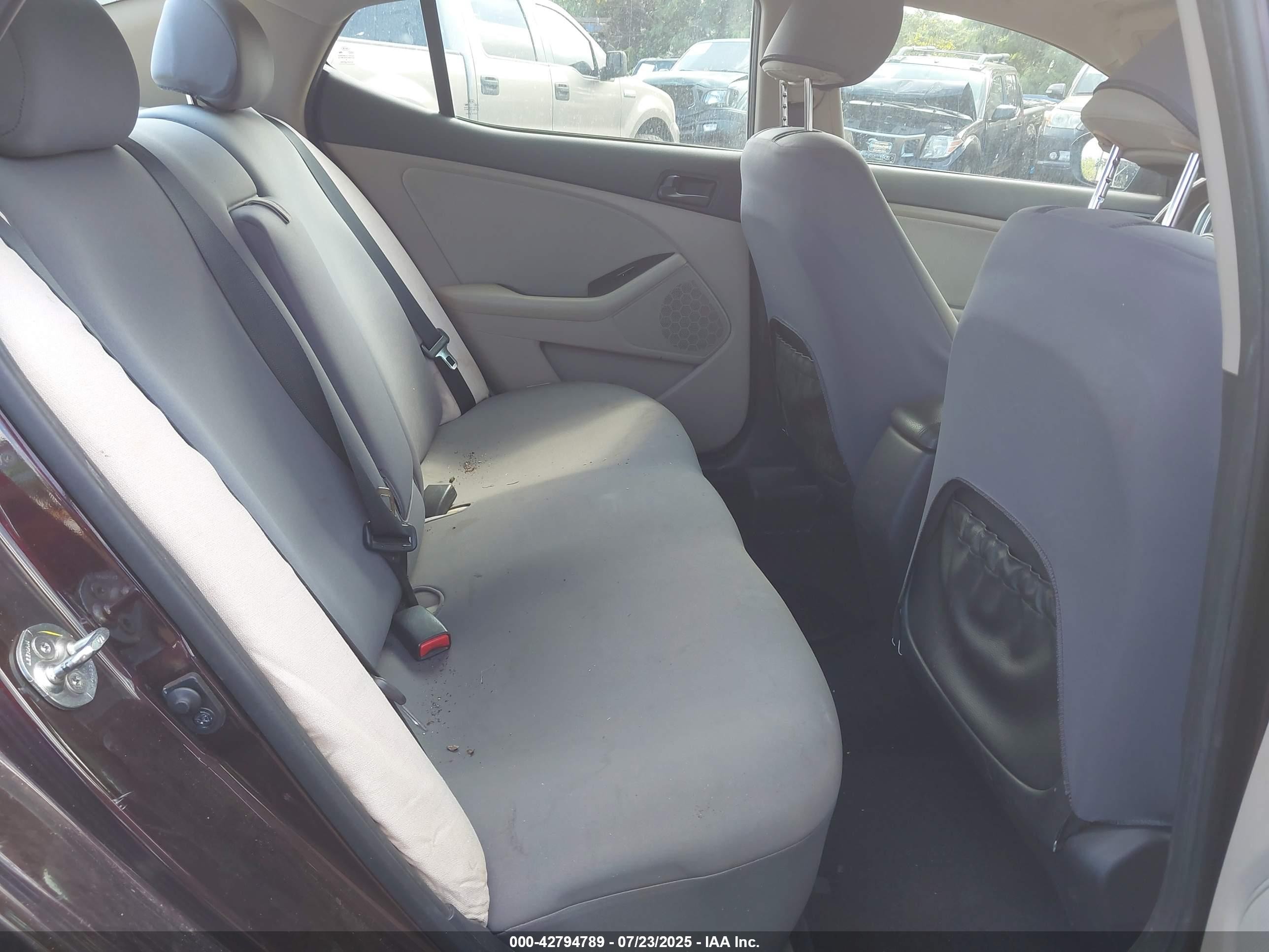 2014 Kia Optima Lx Темно-бордовый vin: 5XXGM4A7XEG288136