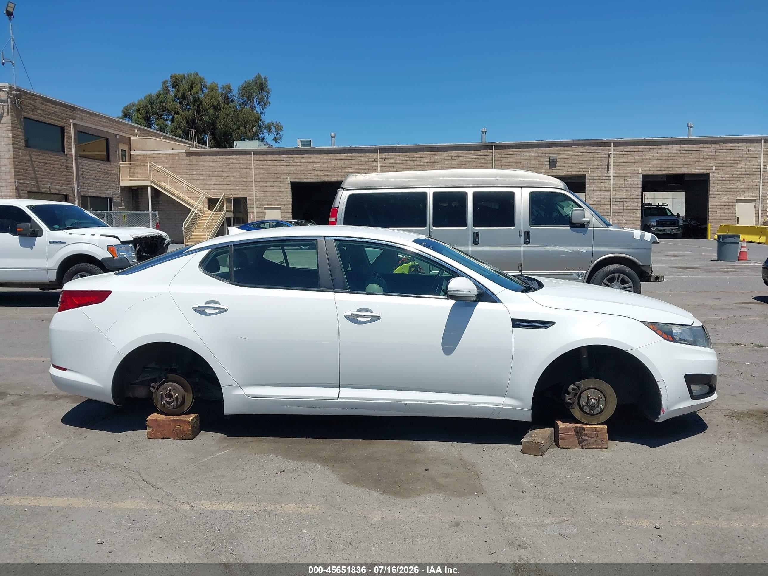 2012 Kia Optima Ex White vin: 5XXGN4A71CG030128