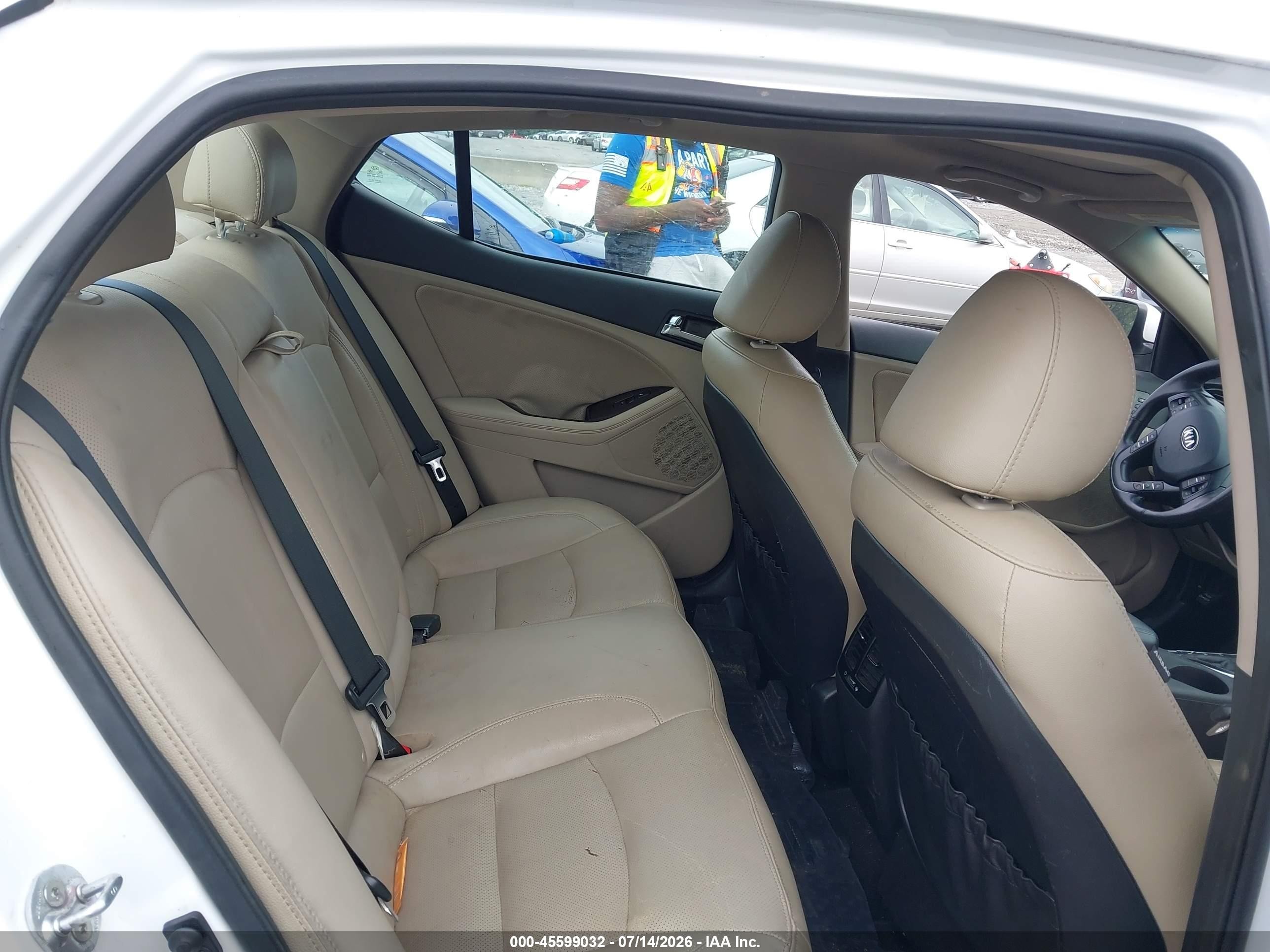 2013 Kia Optima Ex White vin: 5XXGN4A77DG170055