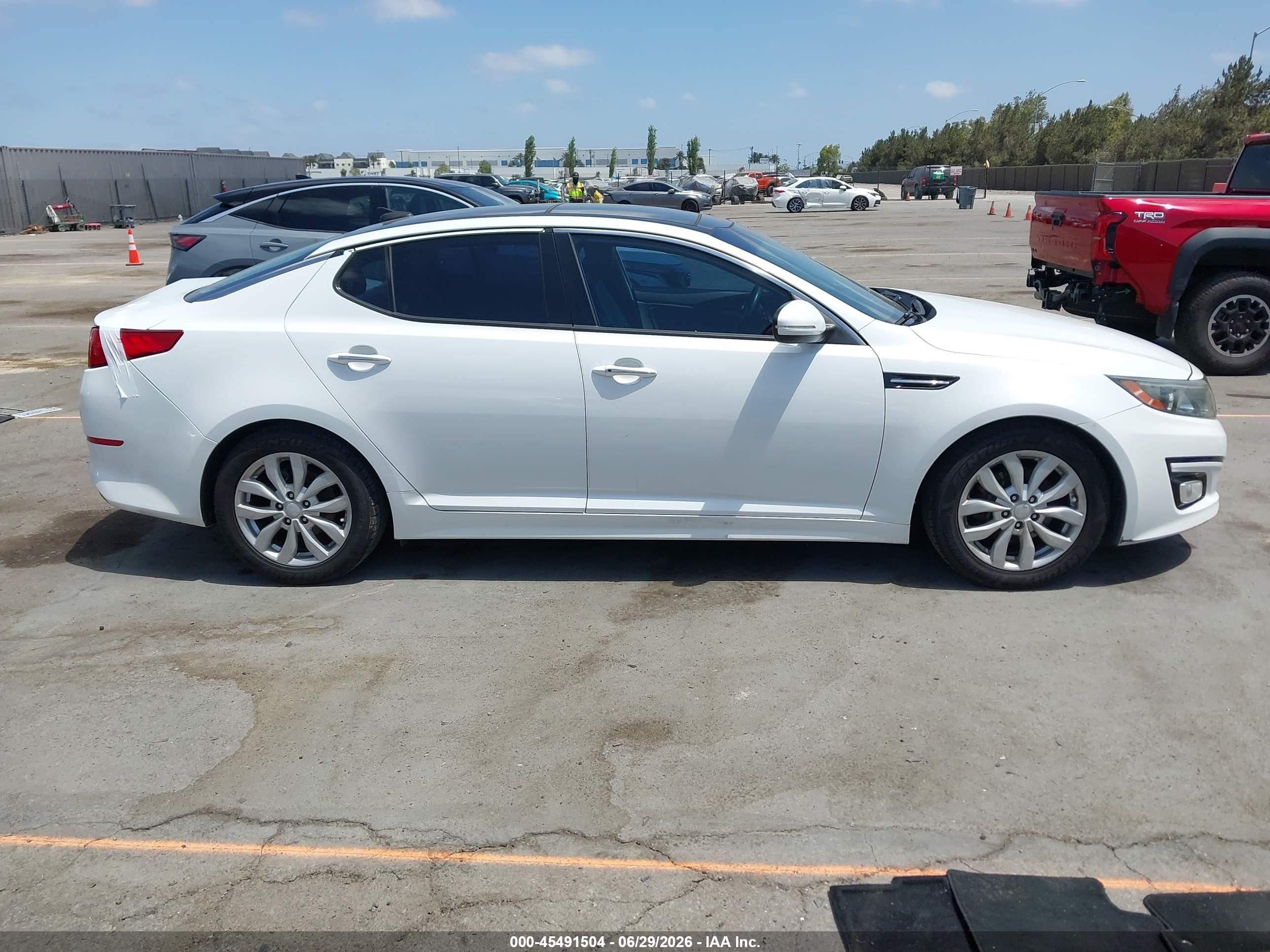2015 Kia Optima Ex White vin: 5XXGN4A78FG455446