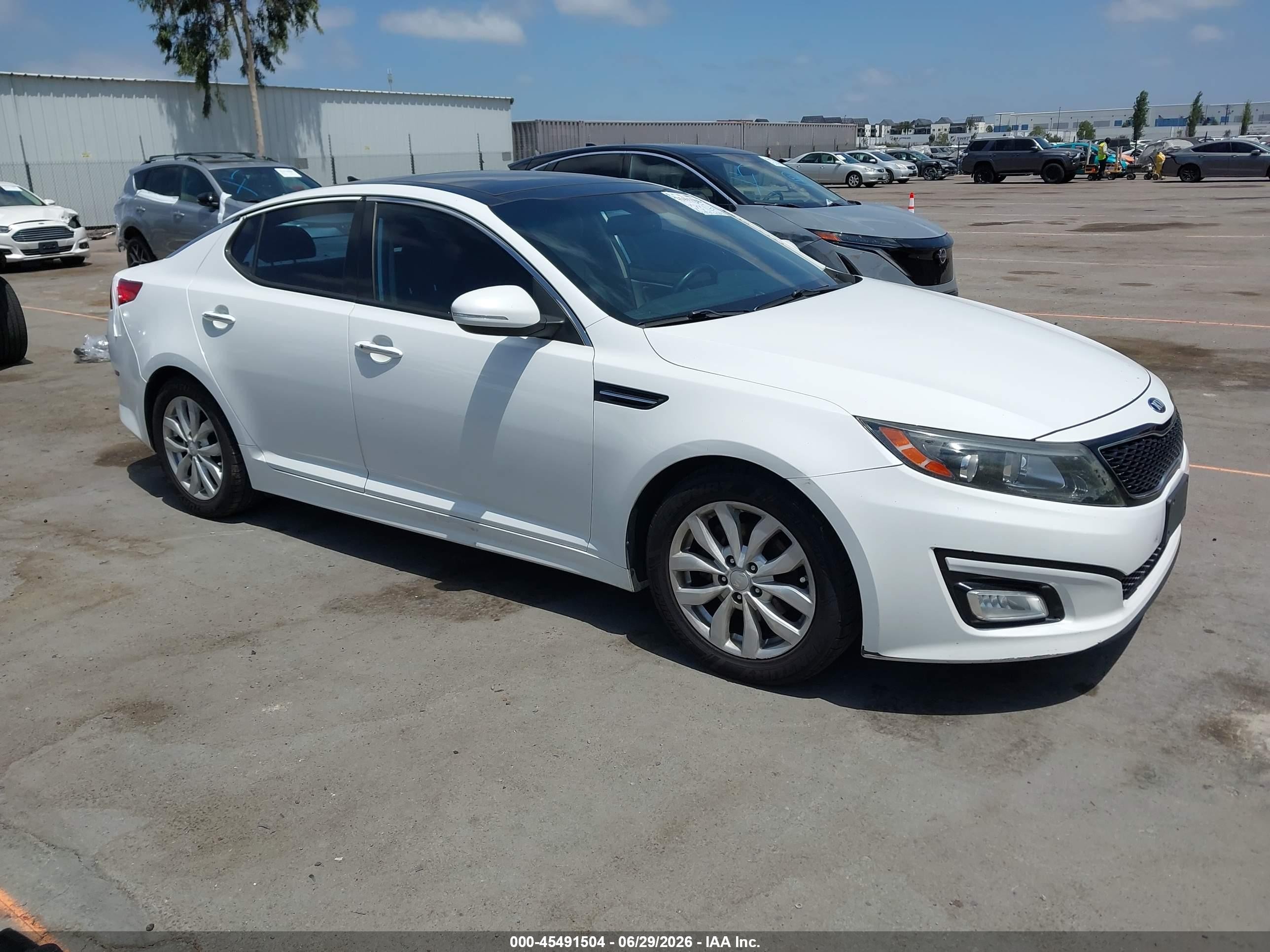2015 Kia Optima Ex White vin: 5XXGN4A78FG455446