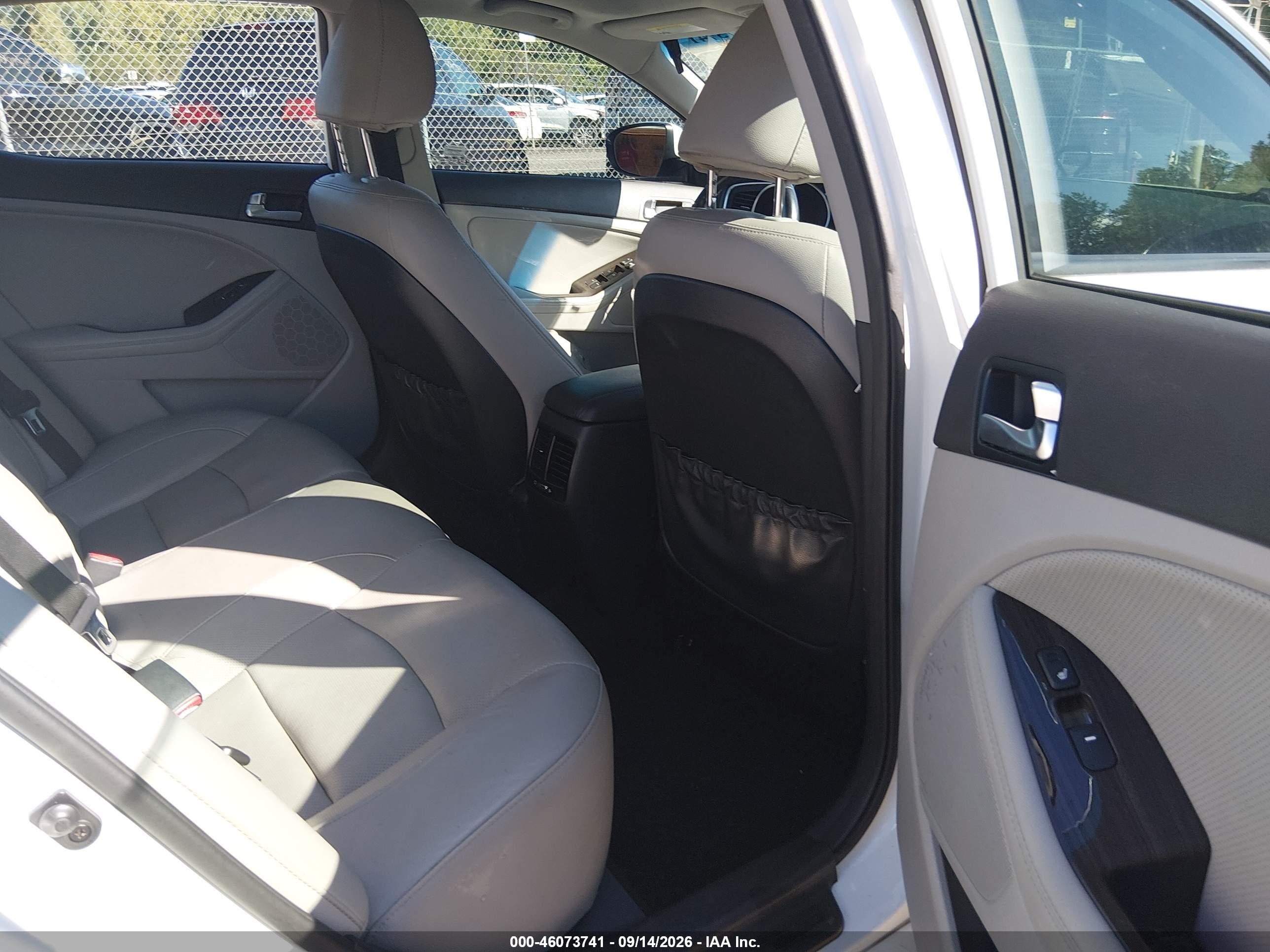 2015 Kia Optima Ex White vin: 5XXGN4A78FG487801