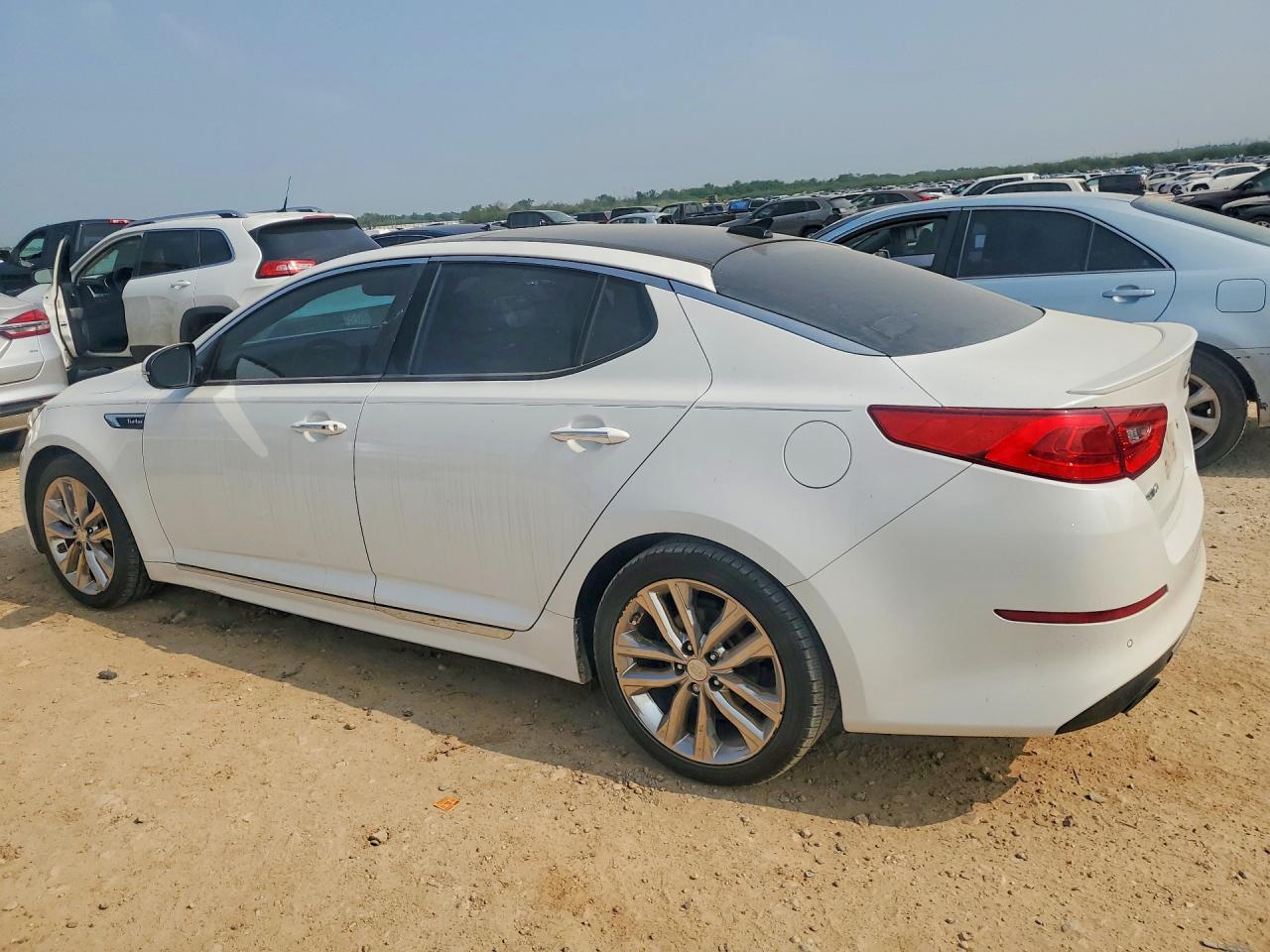 2015 Kia Optima White vin: 5XXGR4A6XFG515593