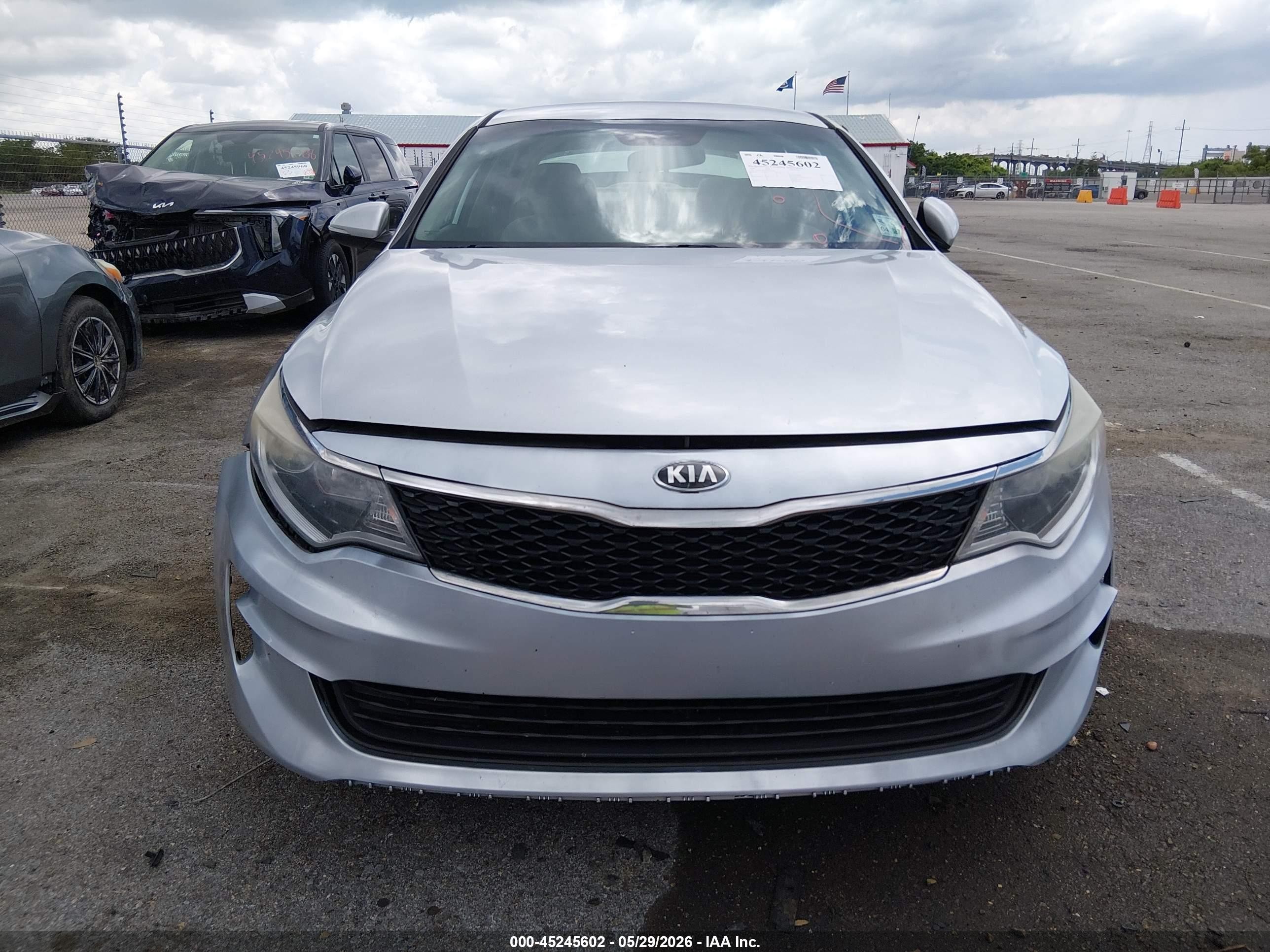 2016 Kia Optima Lx Серебряный vin: 5XXGT4L30GG021202