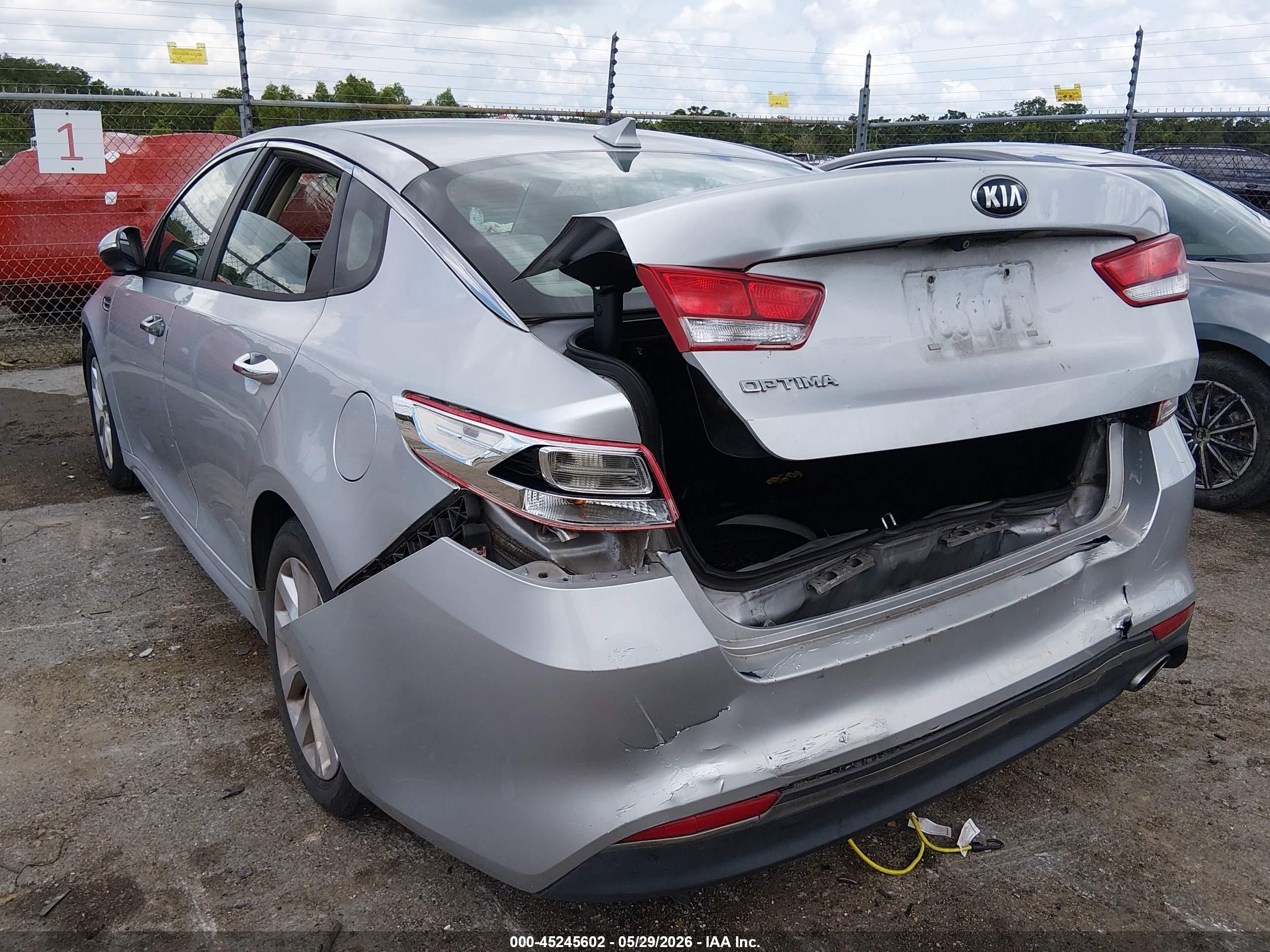 2016 Kia Optima Lx Серебряный vin: 5XXGT4L30GG021202