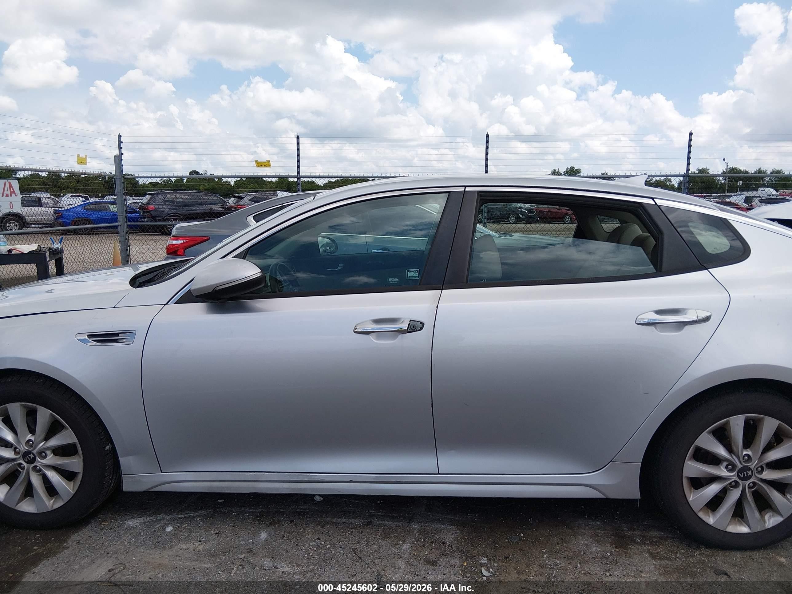 2016 Kia Optima Lx Серебряный vin: 5XXGT4L30GG021202