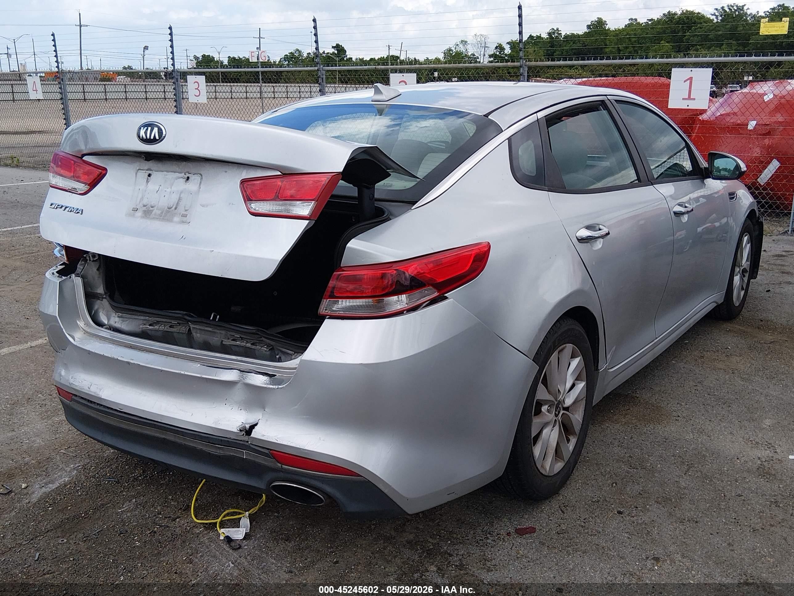 2016 Kia Optima Lx Серебряный vin: 5XXGT4L30GG021202