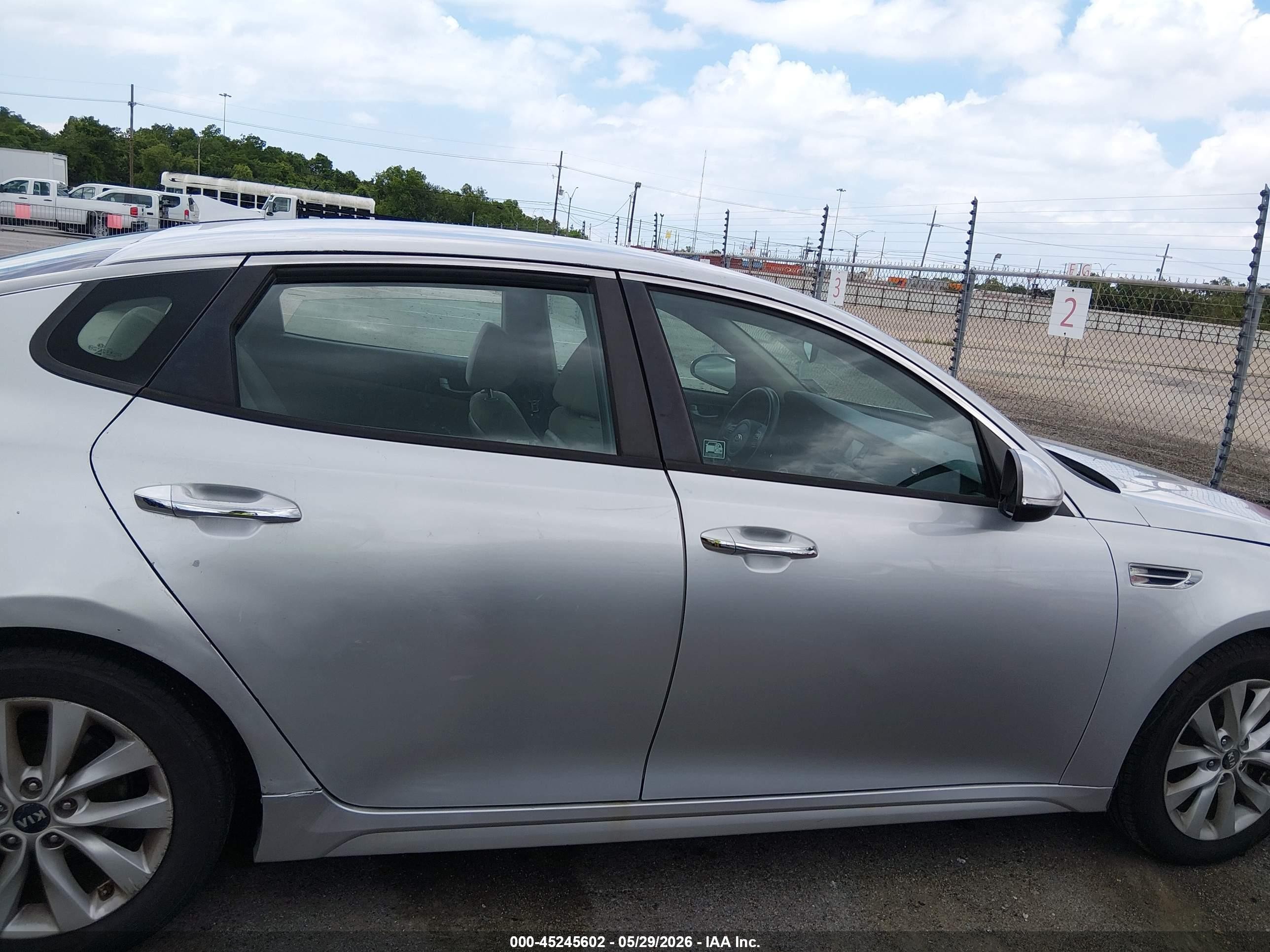 2016 Kia Optima Lx Серебряный vin: 5XXGT4L30GG021202