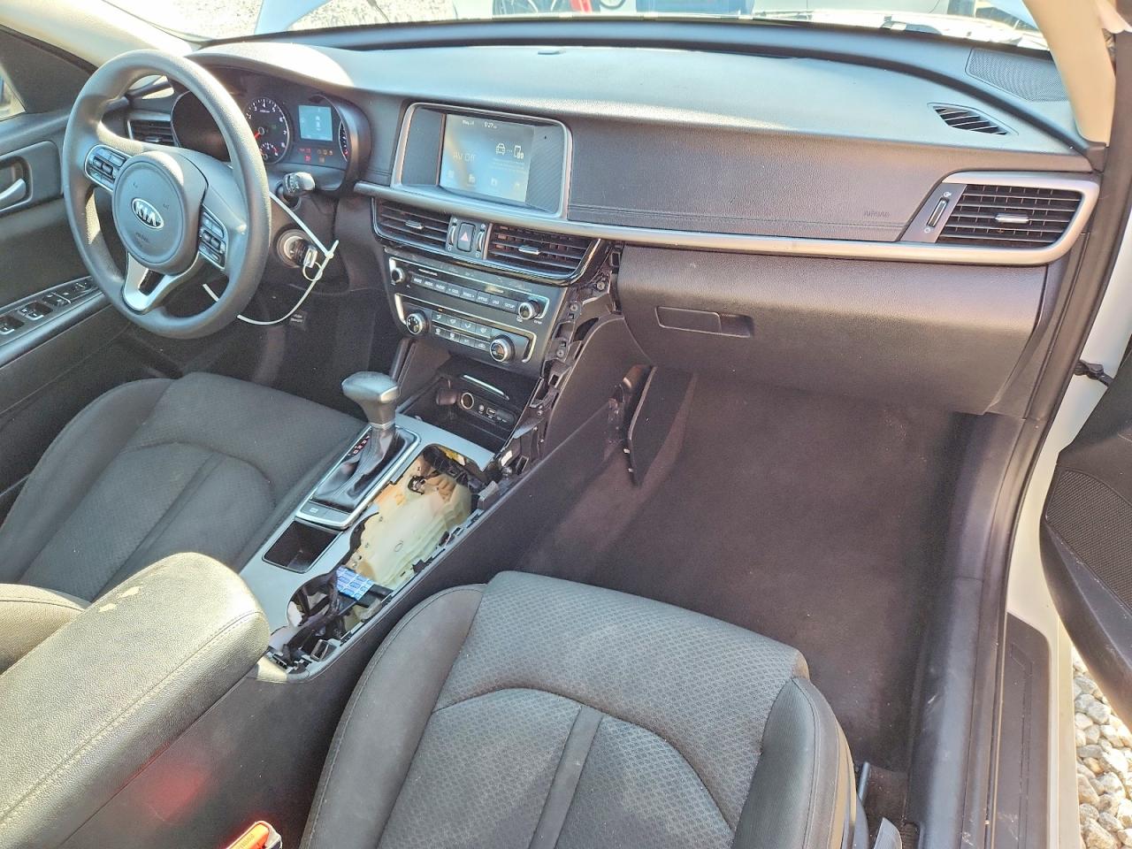 2018 Kia Optima Lx White vin: 5XXGT4L30JG209211