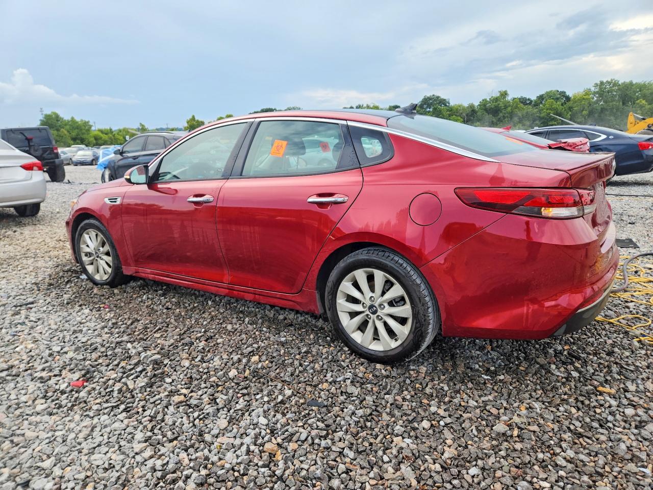 2018 Kia Optima S Red vin: 5XXGT4L30JG236053