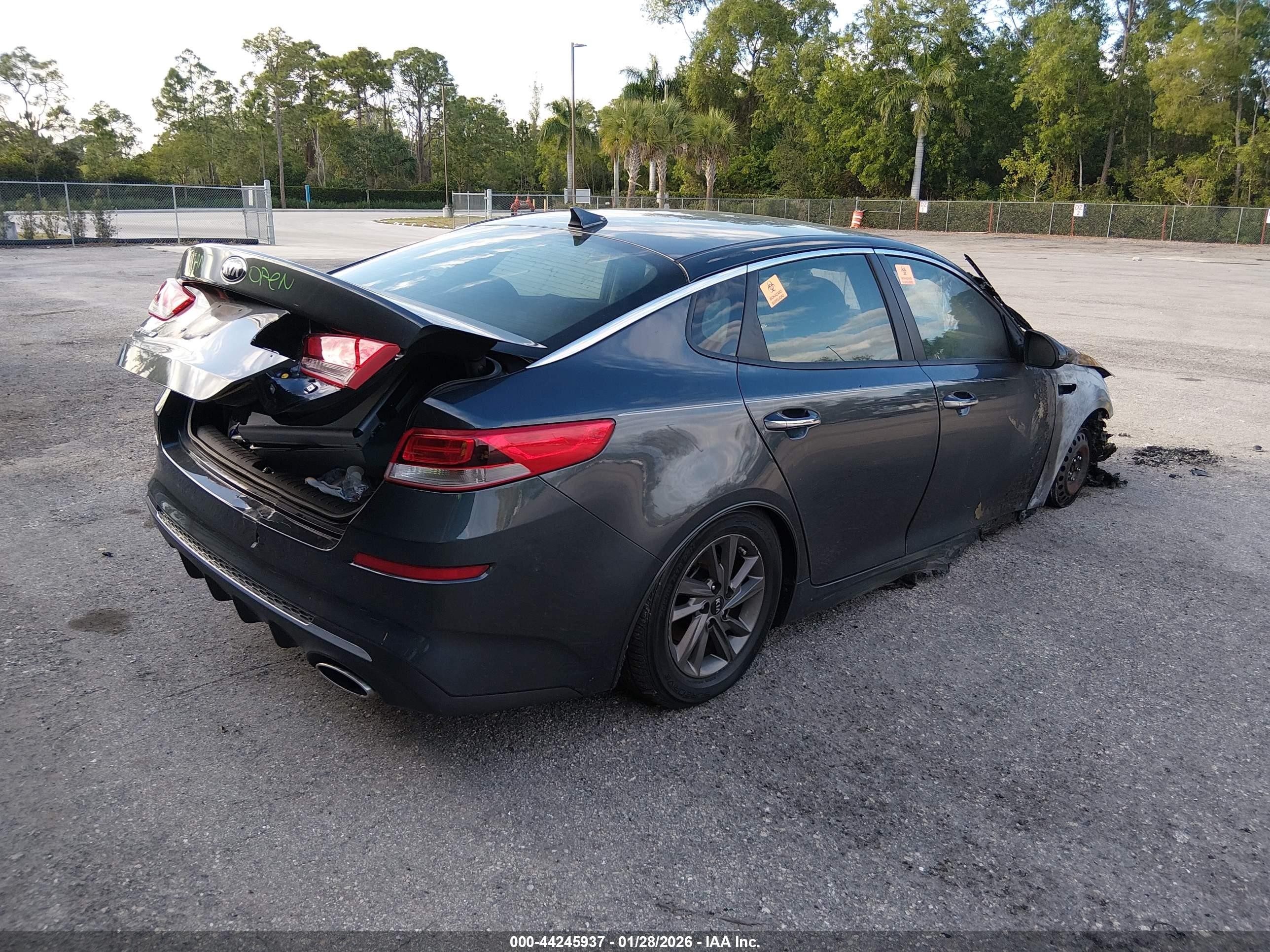 2020 Kia Optima Lx Blue vin: 5XXGT4L30LG402011