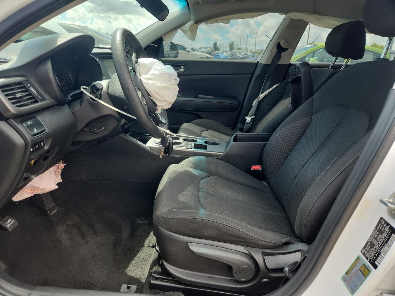 2018 Kia Optima Lx Белый vin: 5XXGT4L31JG253587