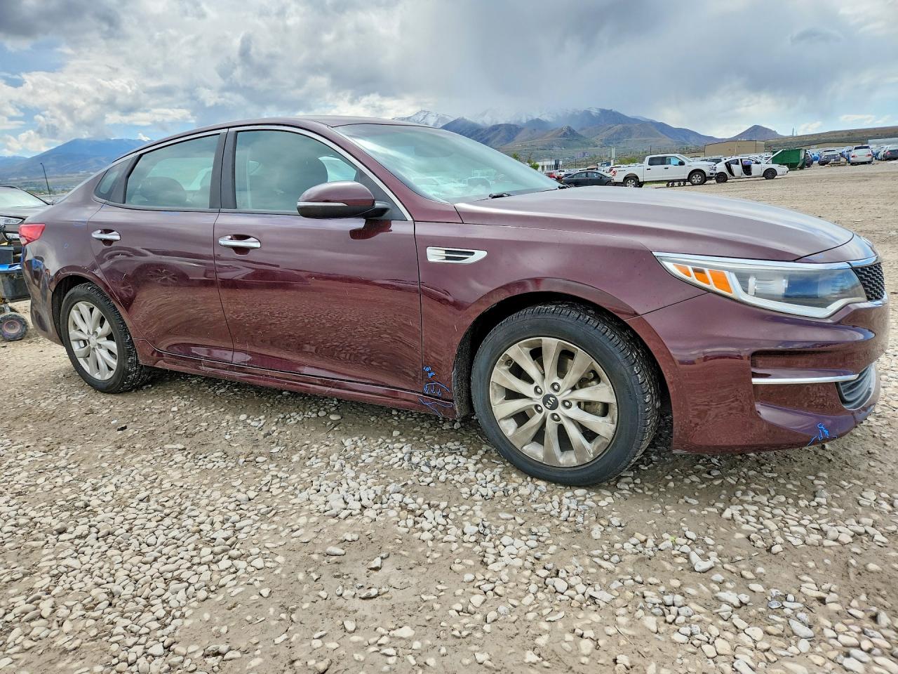 2016 Kia Optima Lx Burgundy vin: 5XXGT4L32GG004742