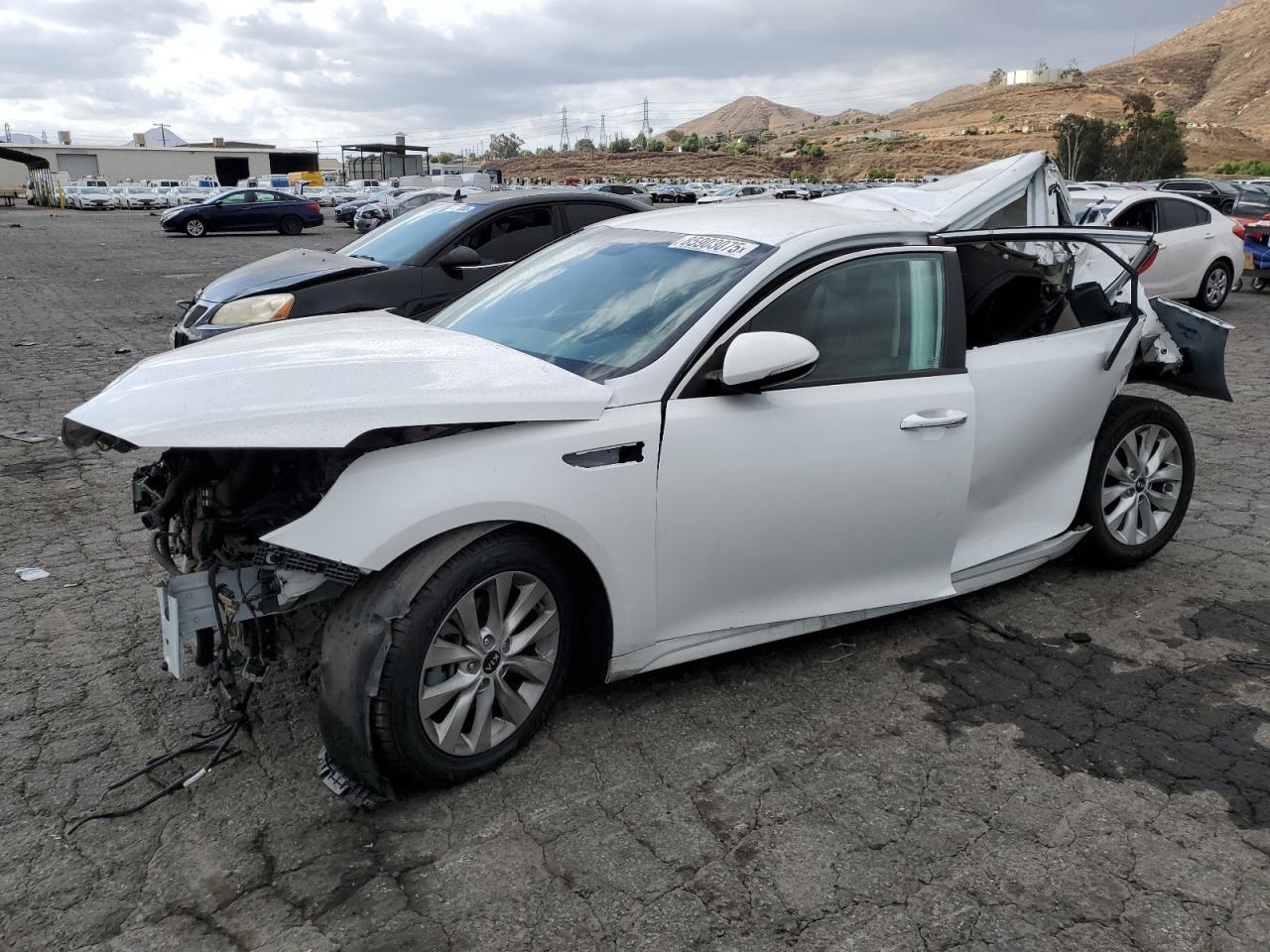 2018 Kia Optima Lx White vin: 5XXGT4L32JG262976