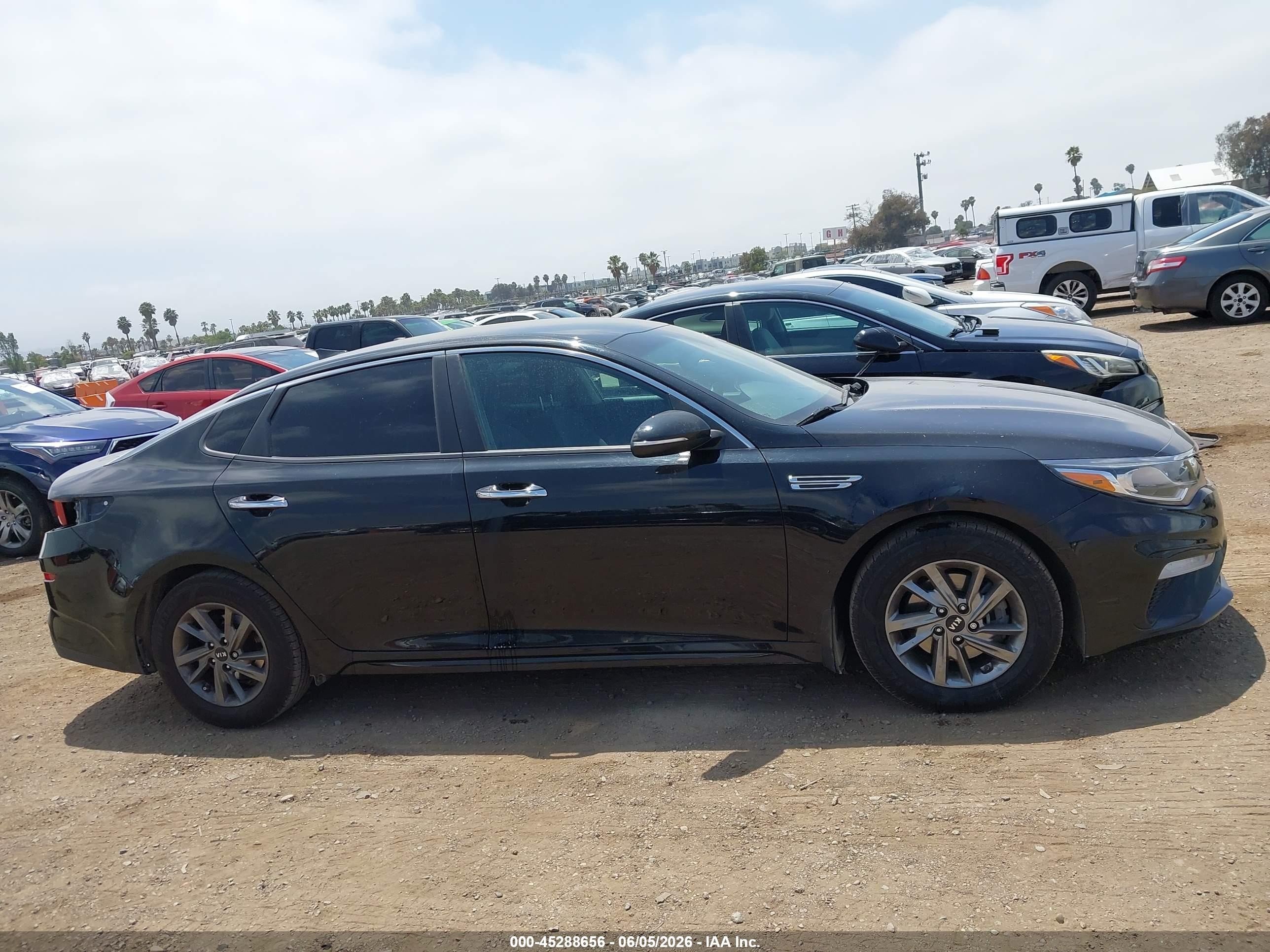 2019 Kia Optima Lx Черный vin: 5XXGT4L34KG318675