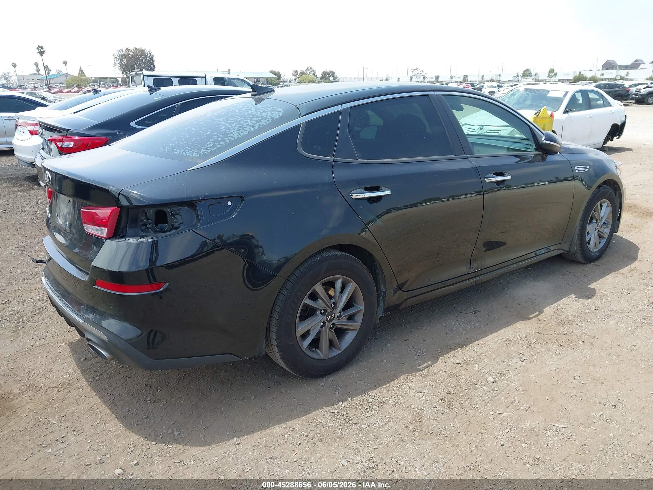 2019 Kia Optima Lx Черный vin: 5XXGT4L34KG318675