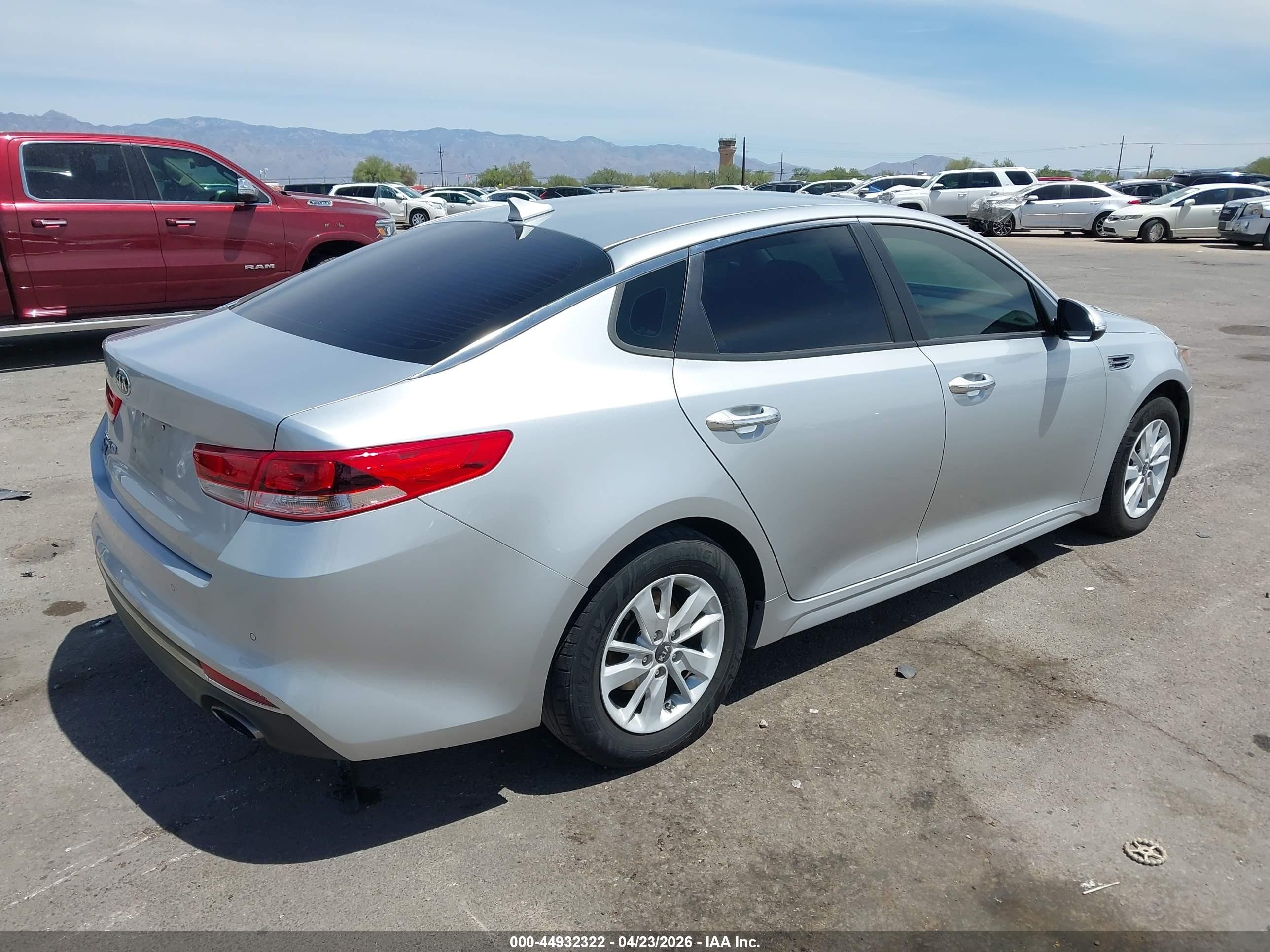 2016 Kia Optima Lx Silver vin: 5XXGT4L35GG078091