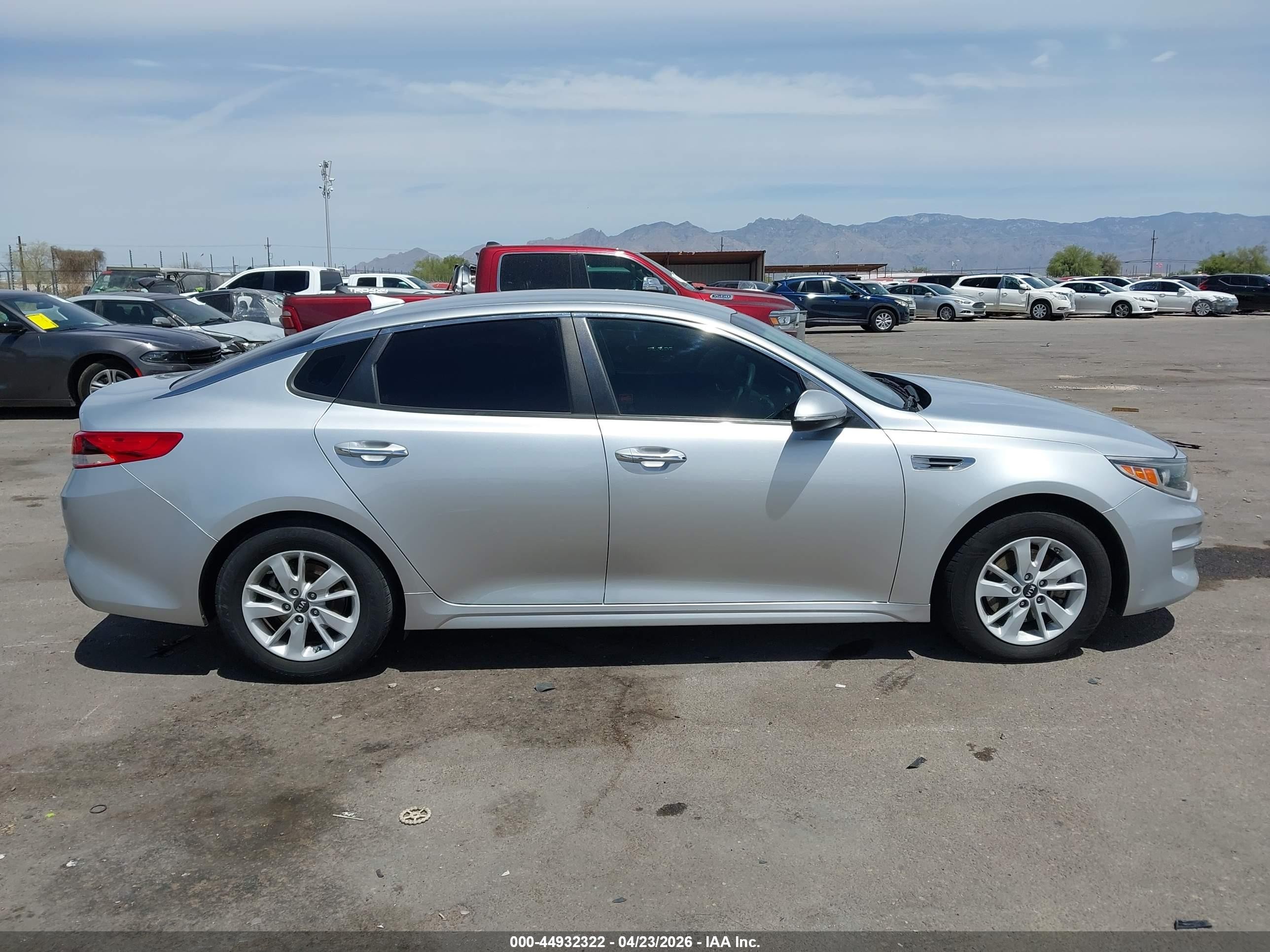 2016 Kia Optima Lx Silver vin: 5XXGT4L35GG078091