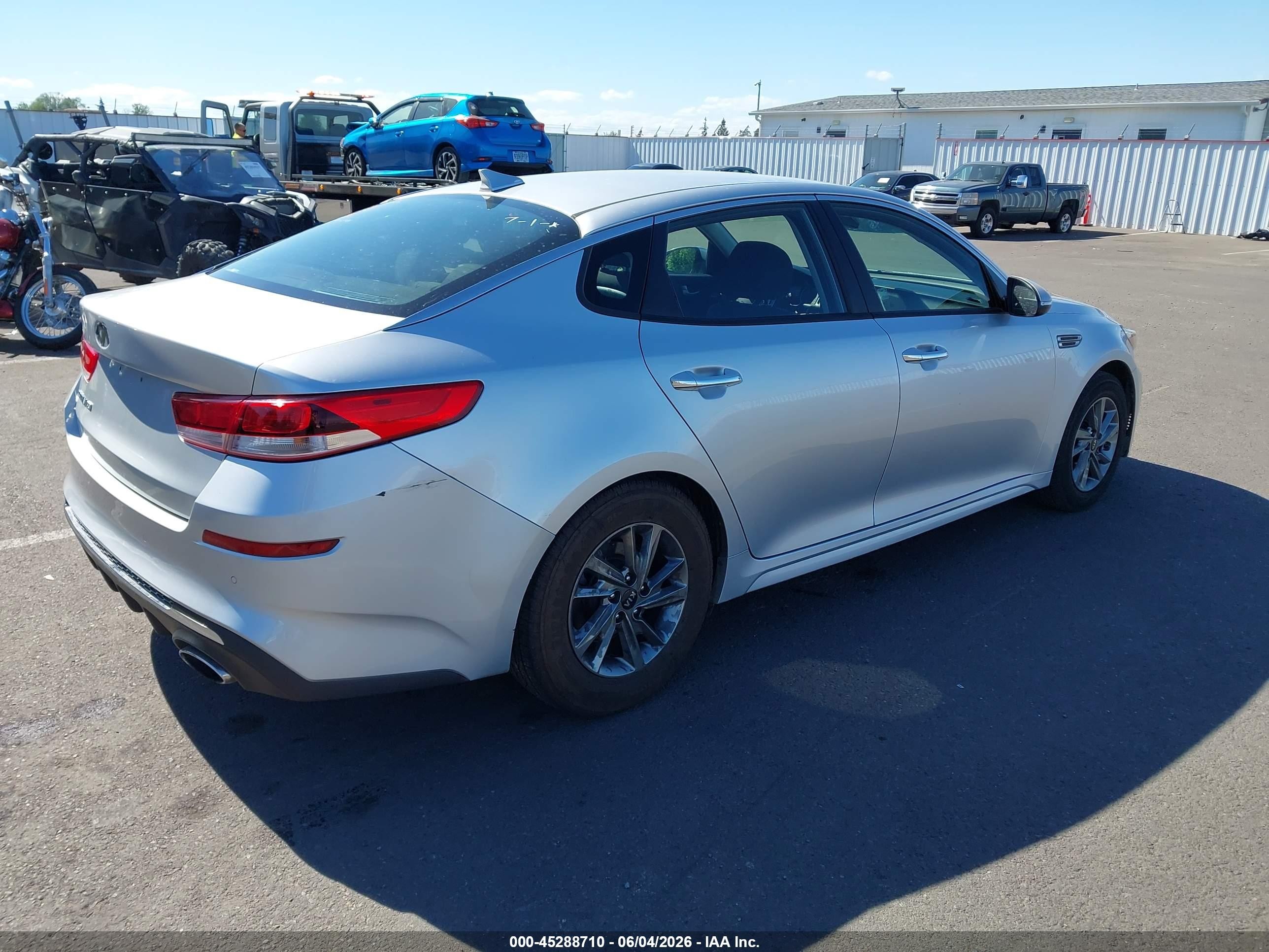 2019 Kia Optima Lx Серебряный vin: 5XXGT4L35KG287646