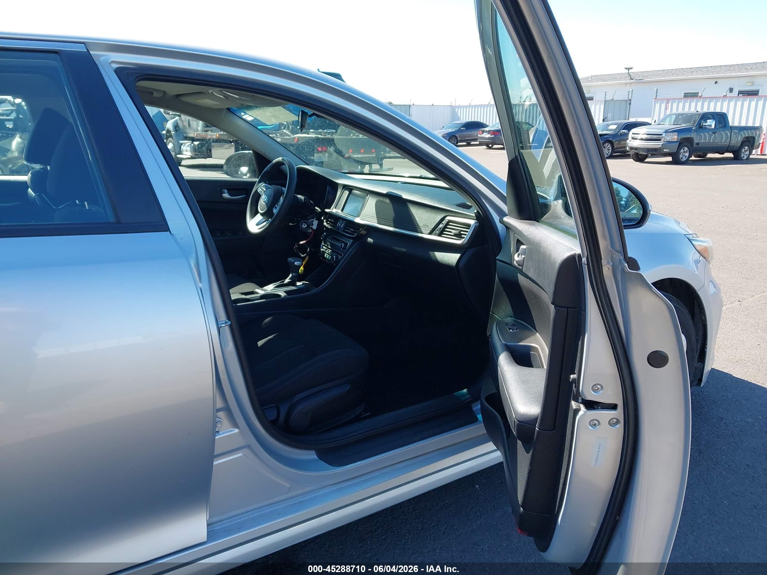 2019 Kia Optima Lx Серебряный vin: 5XXGT4L35KG287646