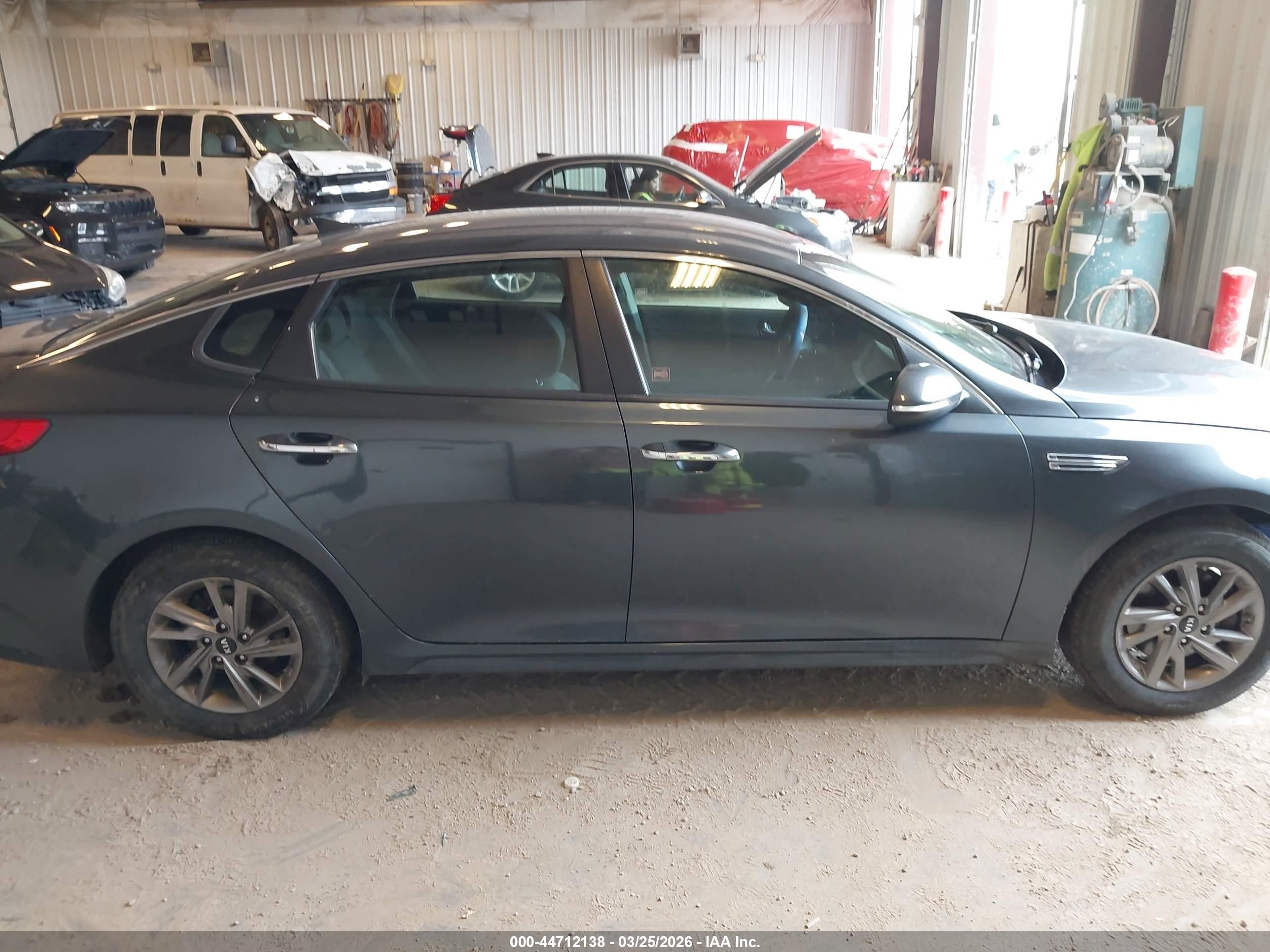 2020 Kia Optima Lx Серый vin: 5XXGT4L35LG385075