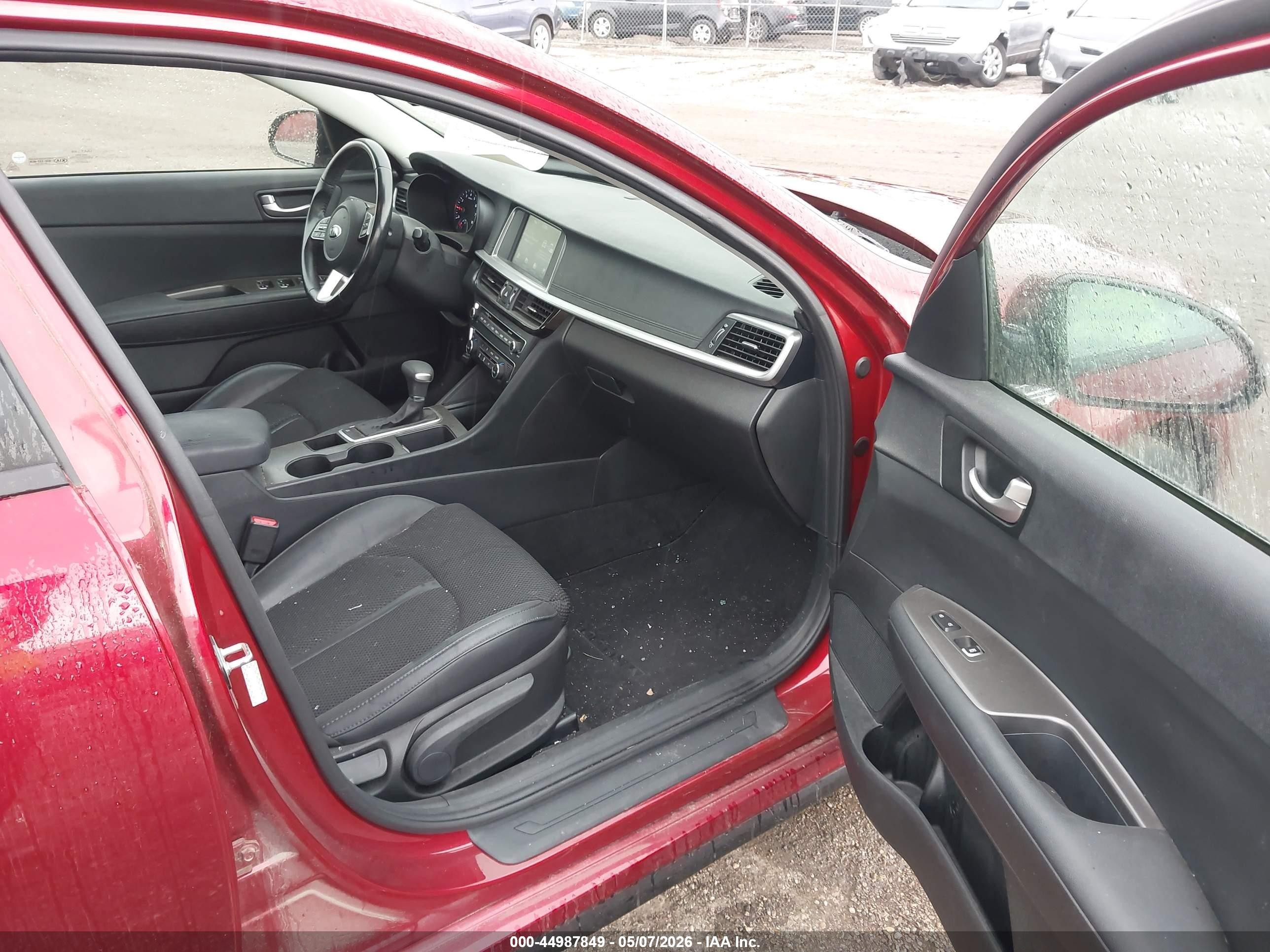 2019 Kia Optima S Красный vin: 5XXGT4L37KG367269