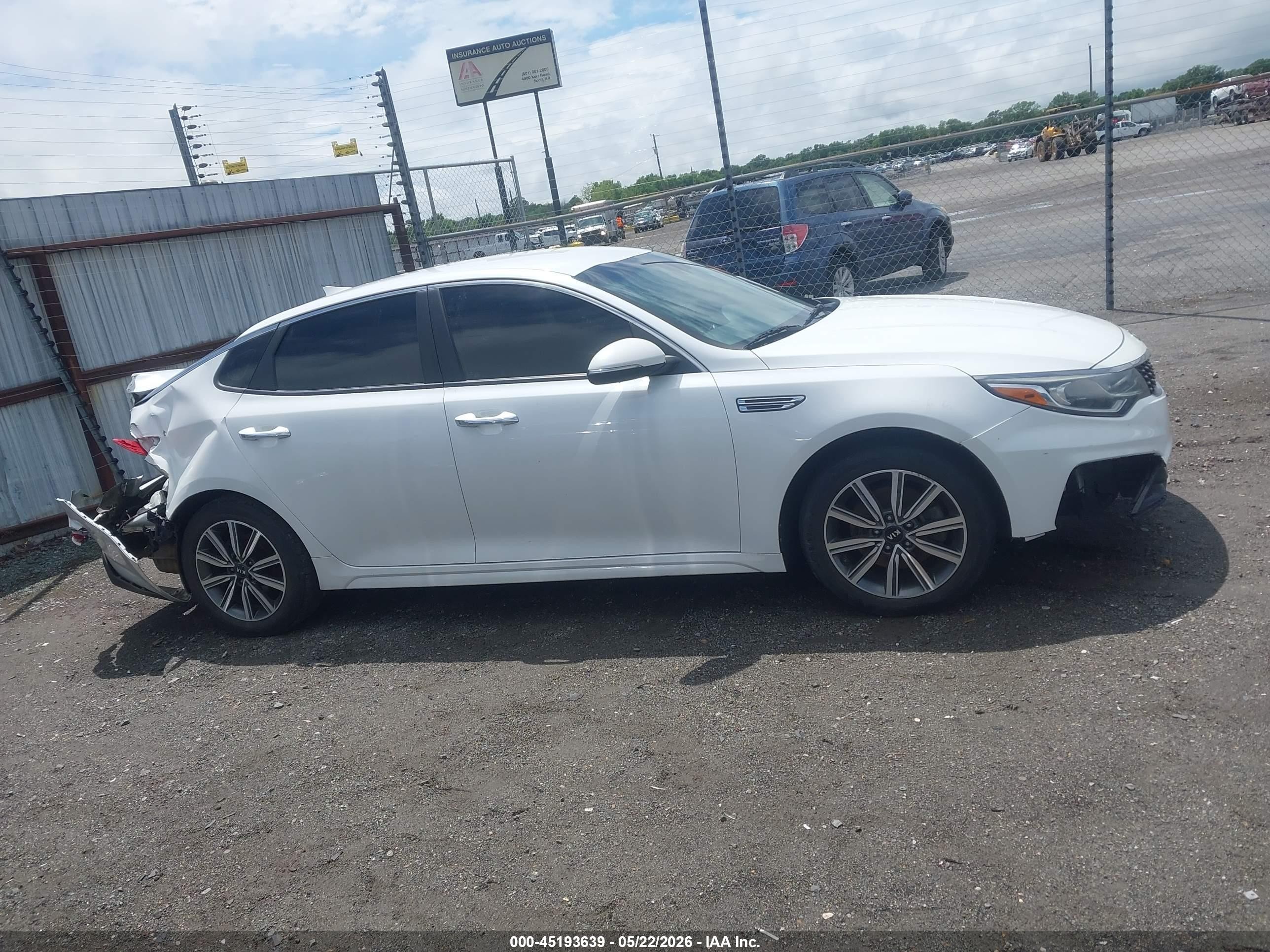 2019 Kia Optima Lx White vin: 5XXGT4L38KG356412