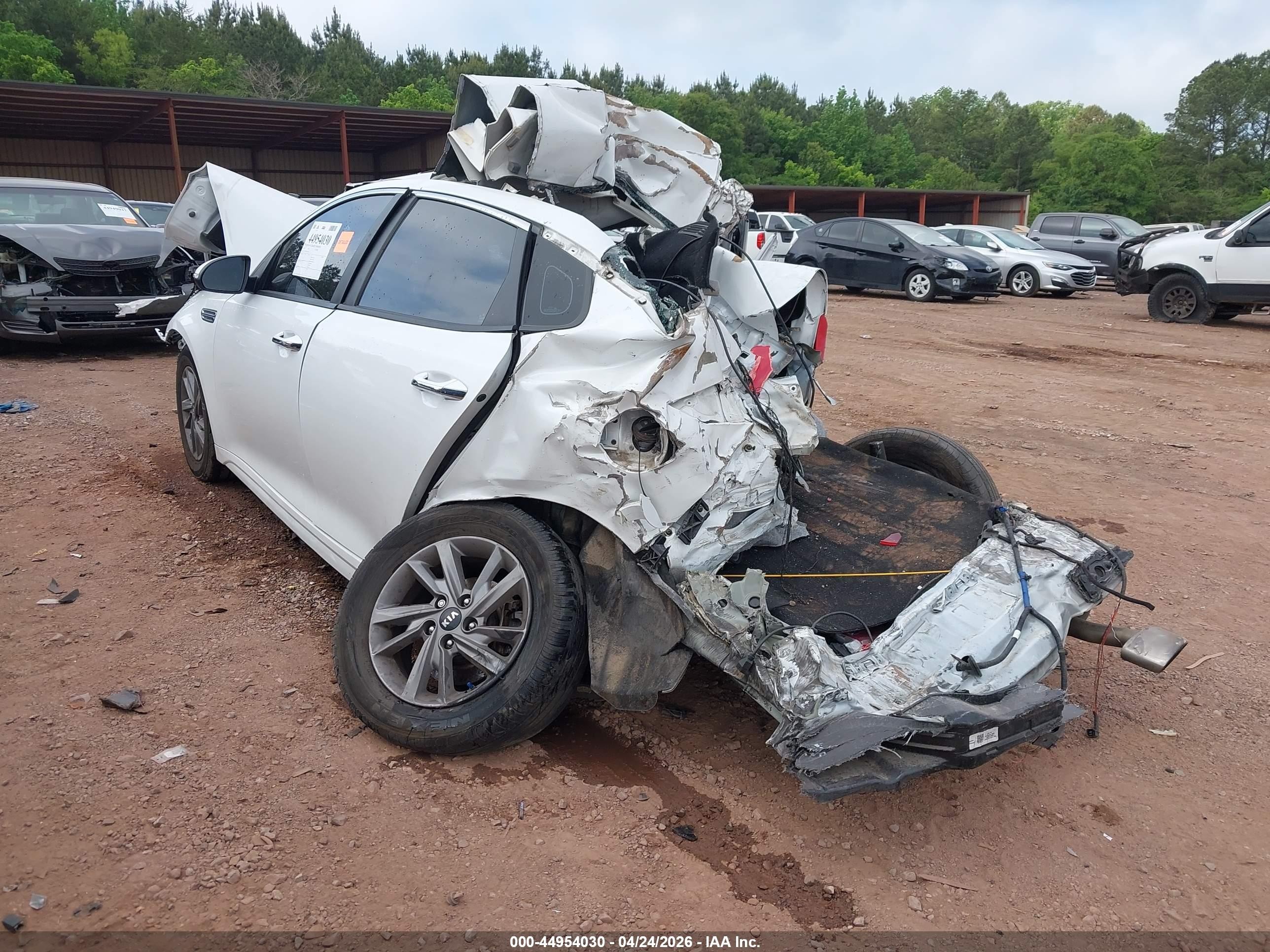 2020 Kia Optima Lx Белый vin: 5XXGT4L38LG403665