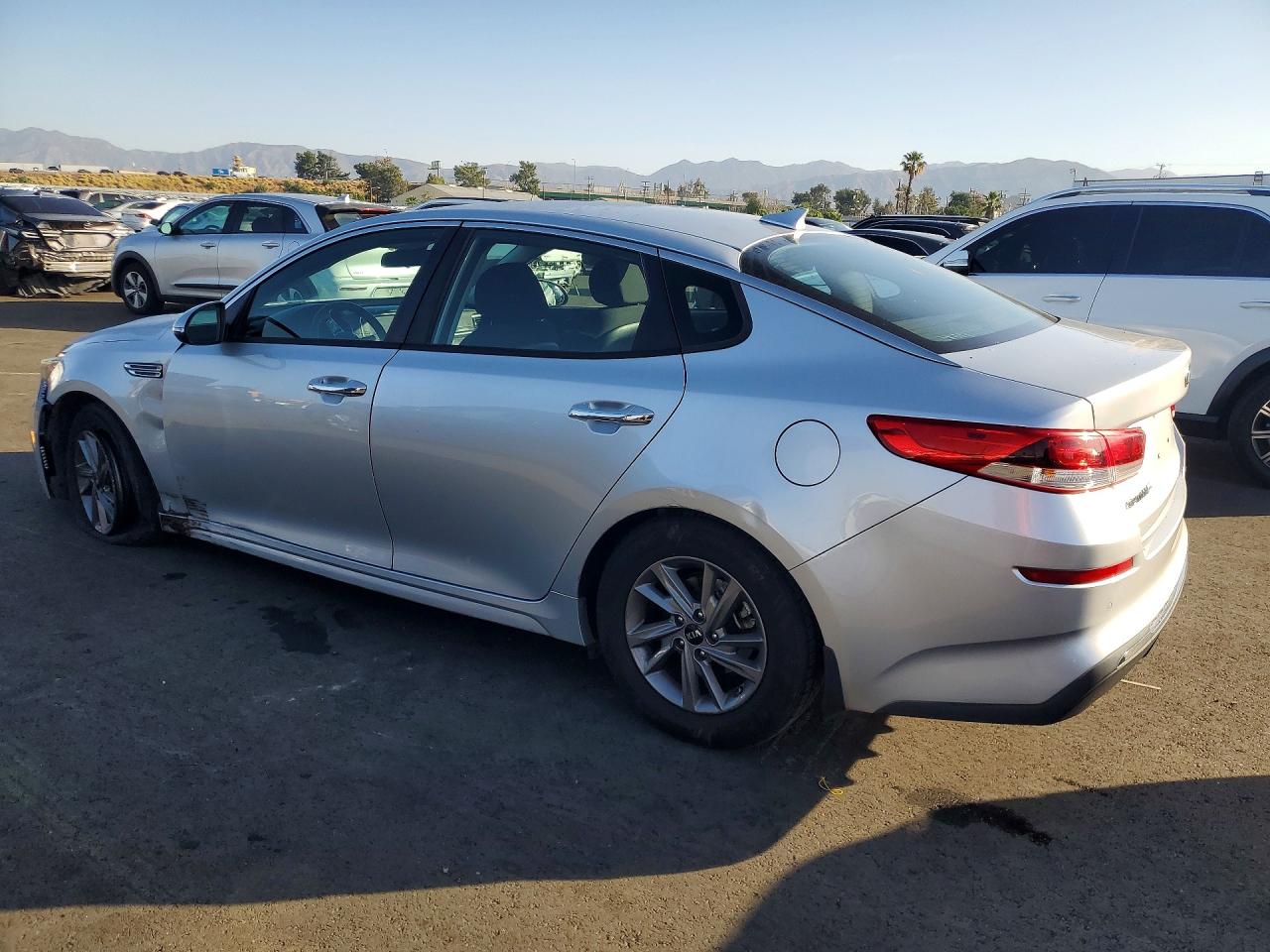 2020 Kia Optima Lx Серебряный vin: 5XXGT4L39LG409166