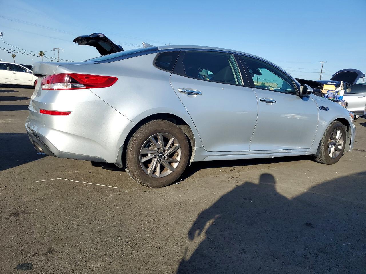 2020 Kia Optima Lx Серебряный vin: 5XXGT4L39LG409166