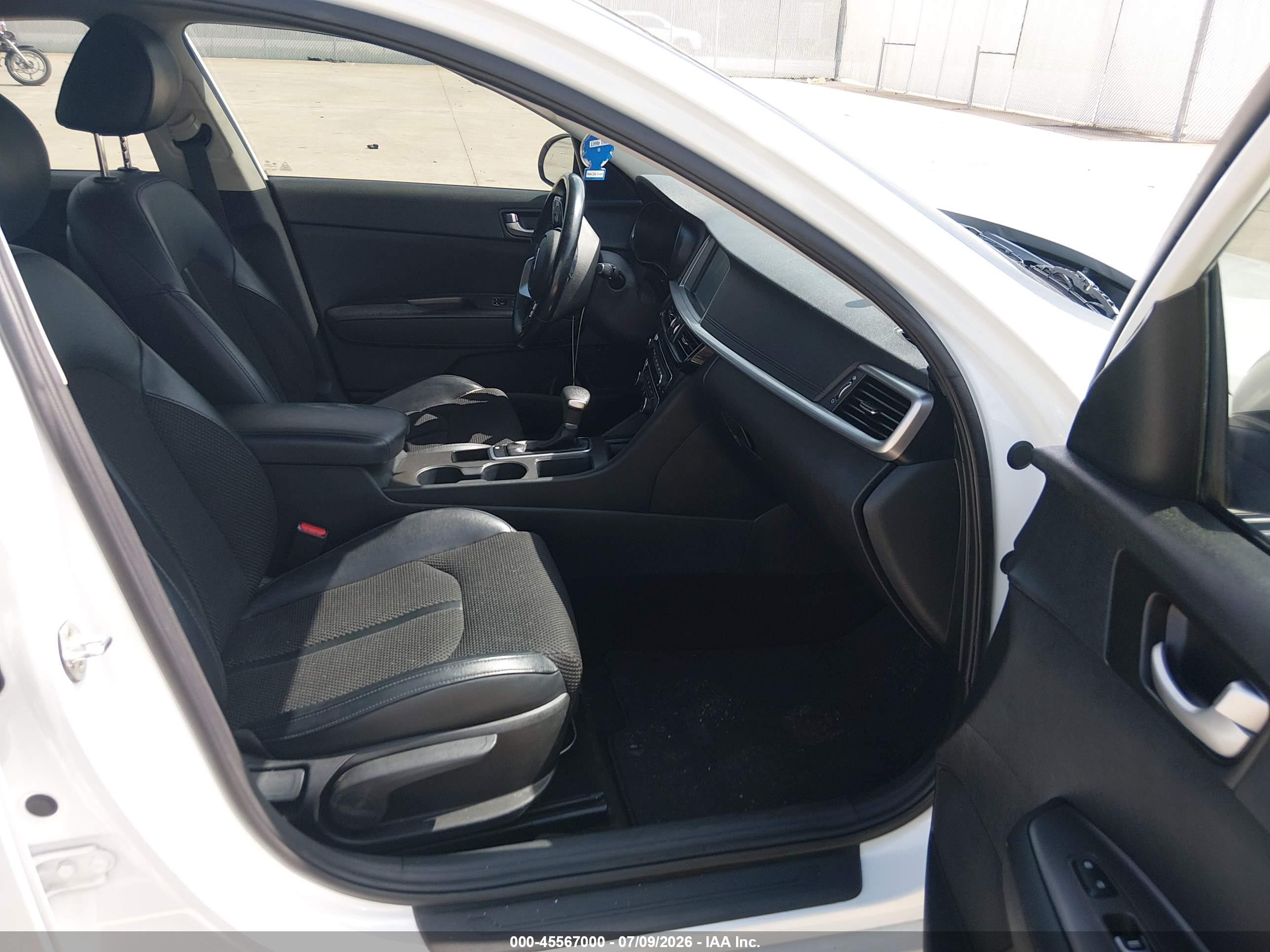 2019 Kia Optima S White vin: 5XXGT4L3XKG280188