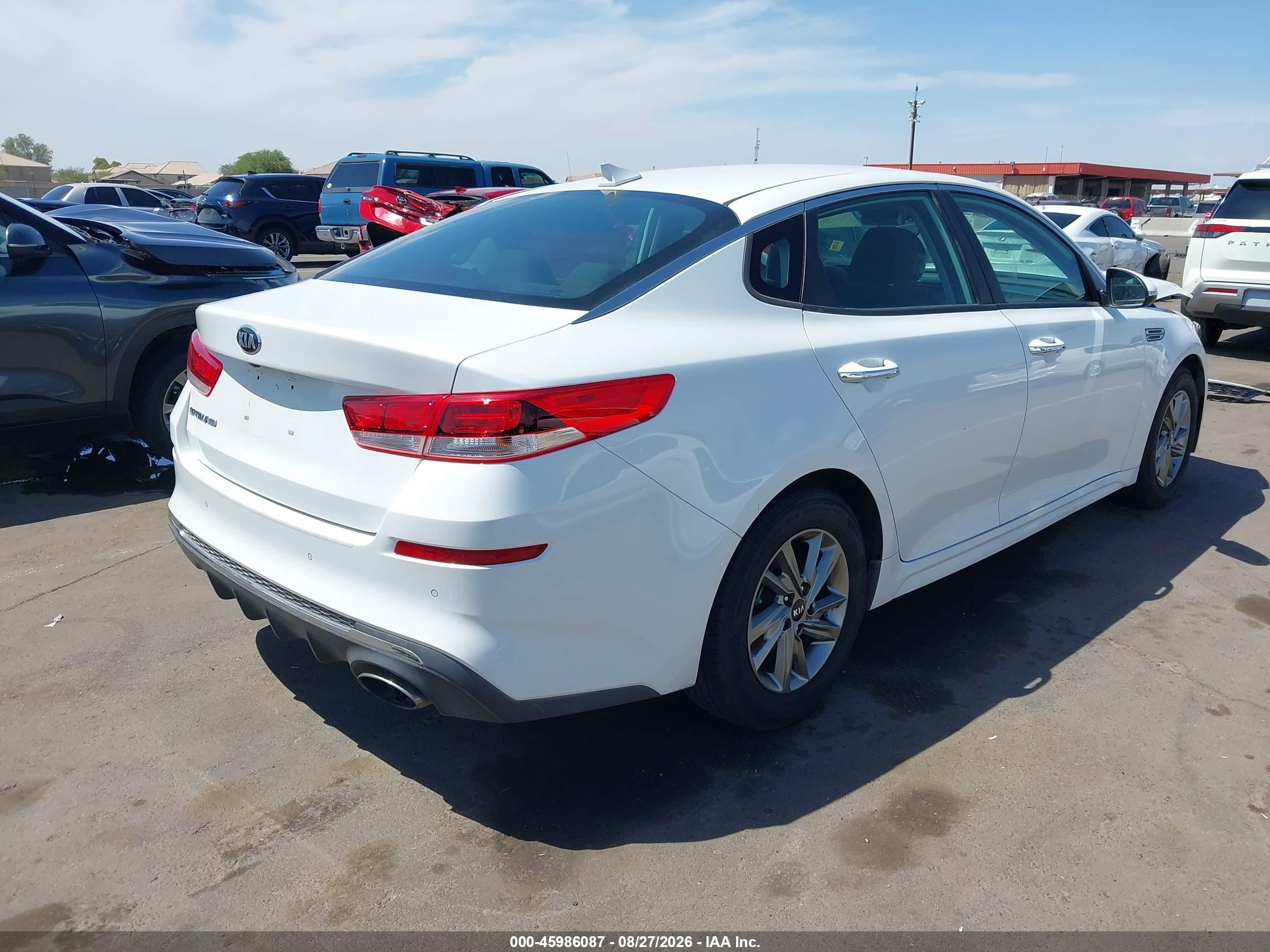 2019 Kia Optima Lx White vin: 5XXGT4L3XKG333715