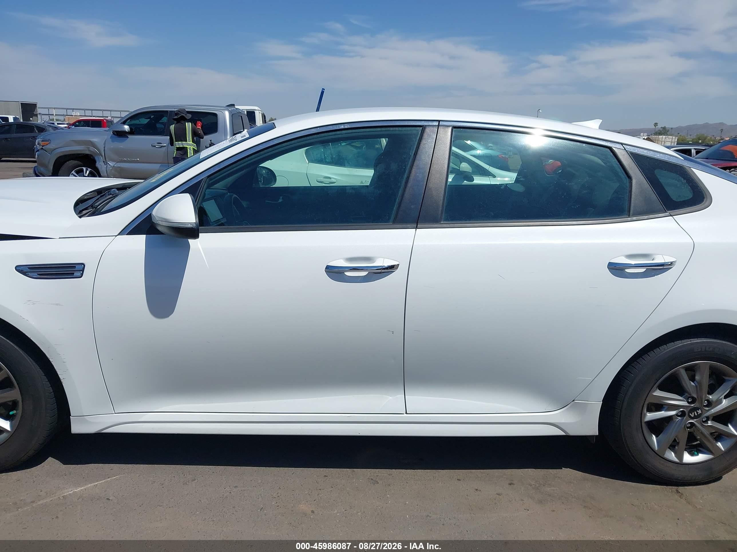 2019 Kia Optima Lx White vin: 5XXGT4L3XKG333715