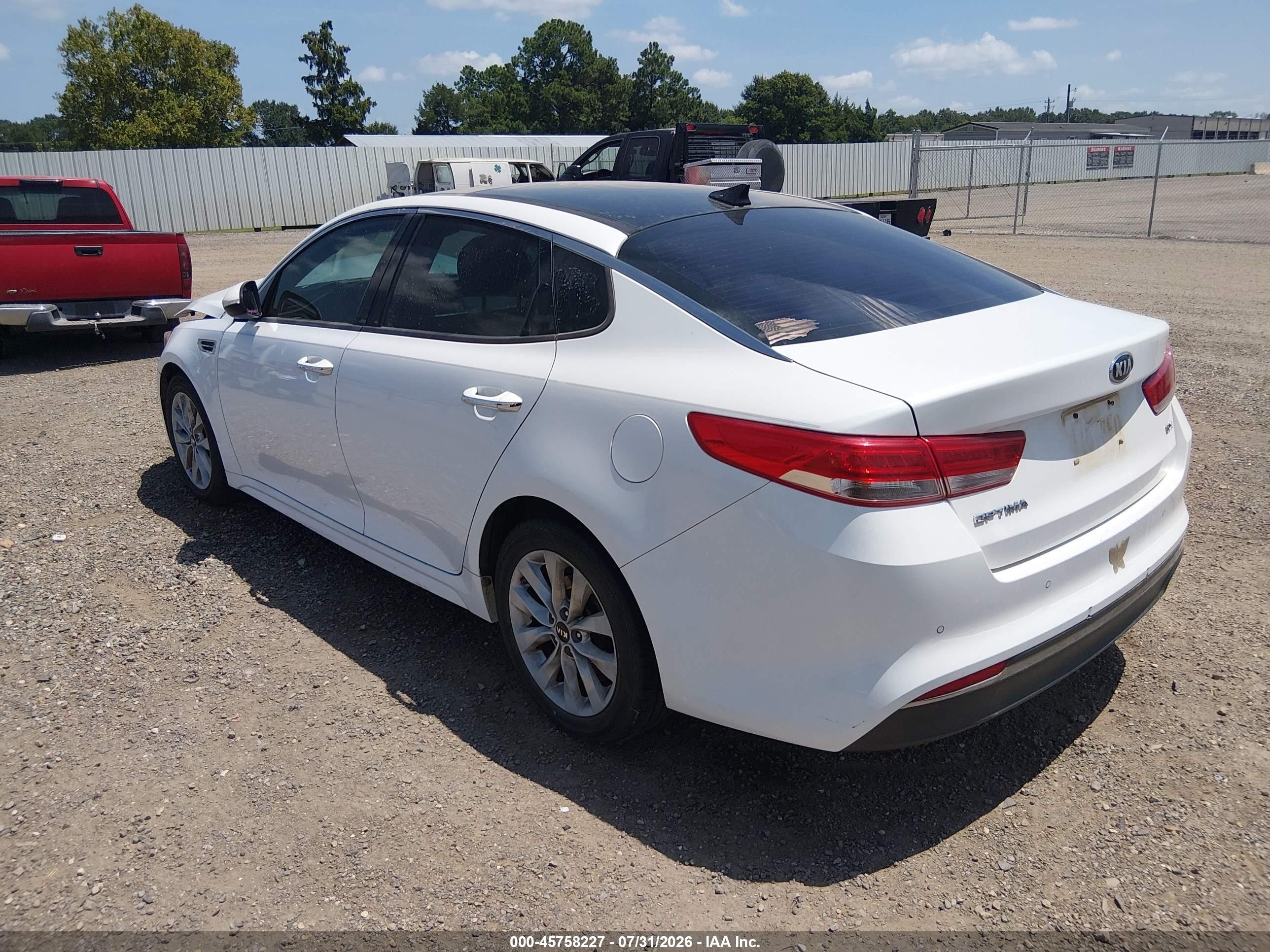 2018 Kia Optima Ex White vin: 5XXGU4L33JG233578