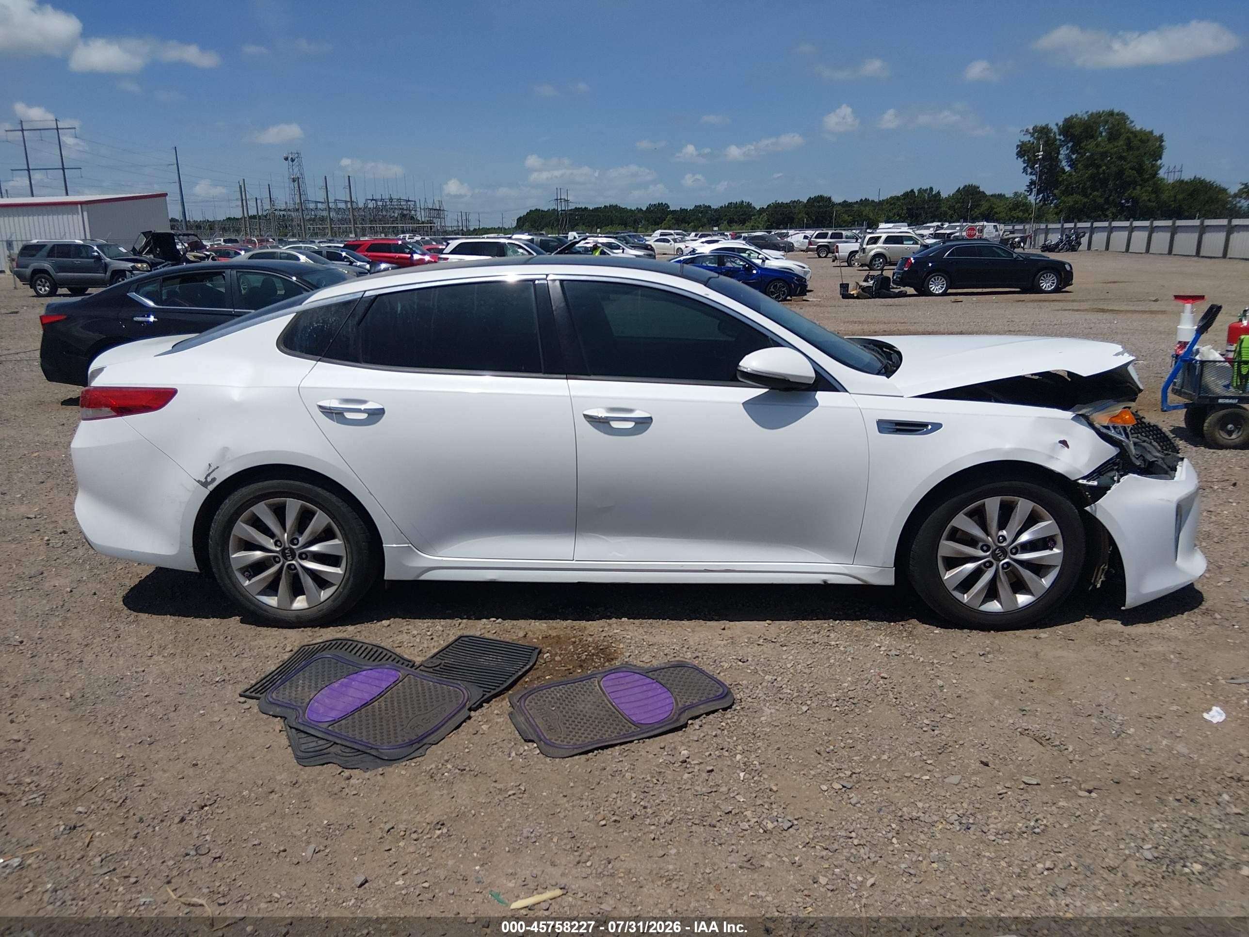 2018 Kia Optima Ex White vin: 5XXGU4L33JG233578