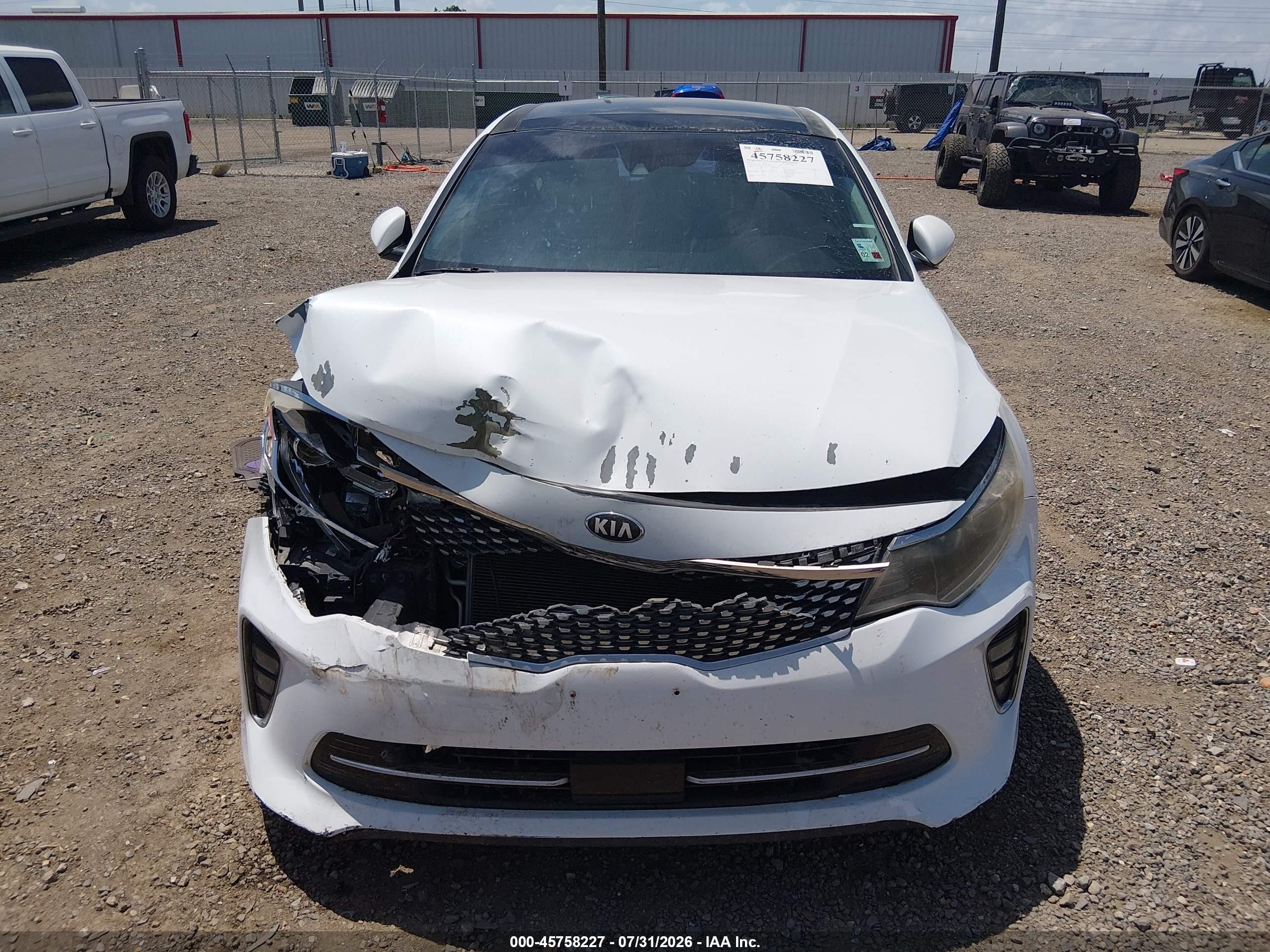 2018 Kia Optima Ex White vin: 5XXGU4L33JG233578