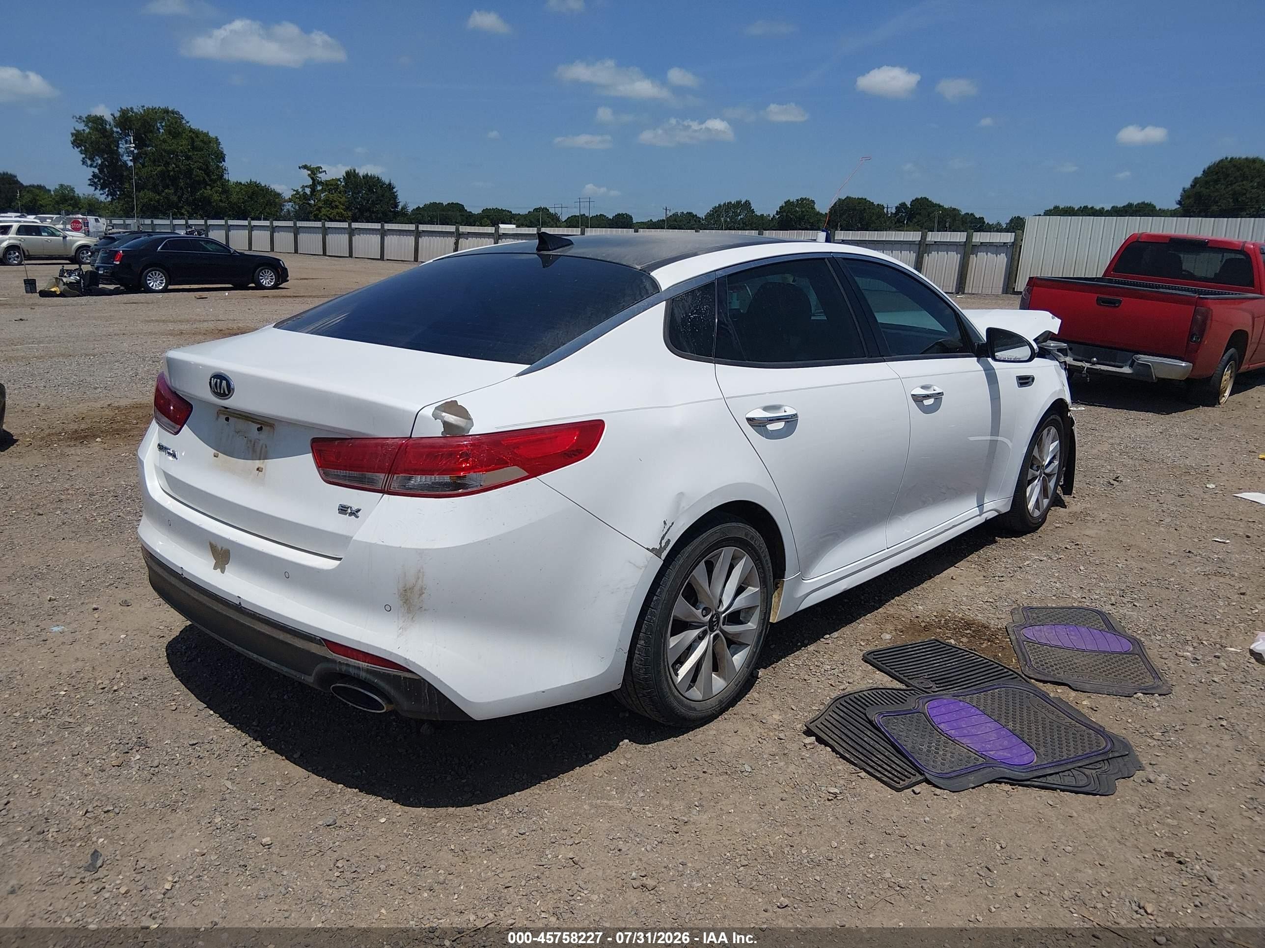 2018 Kia Optima Ex White vin: 5XXGU4L33JG233578