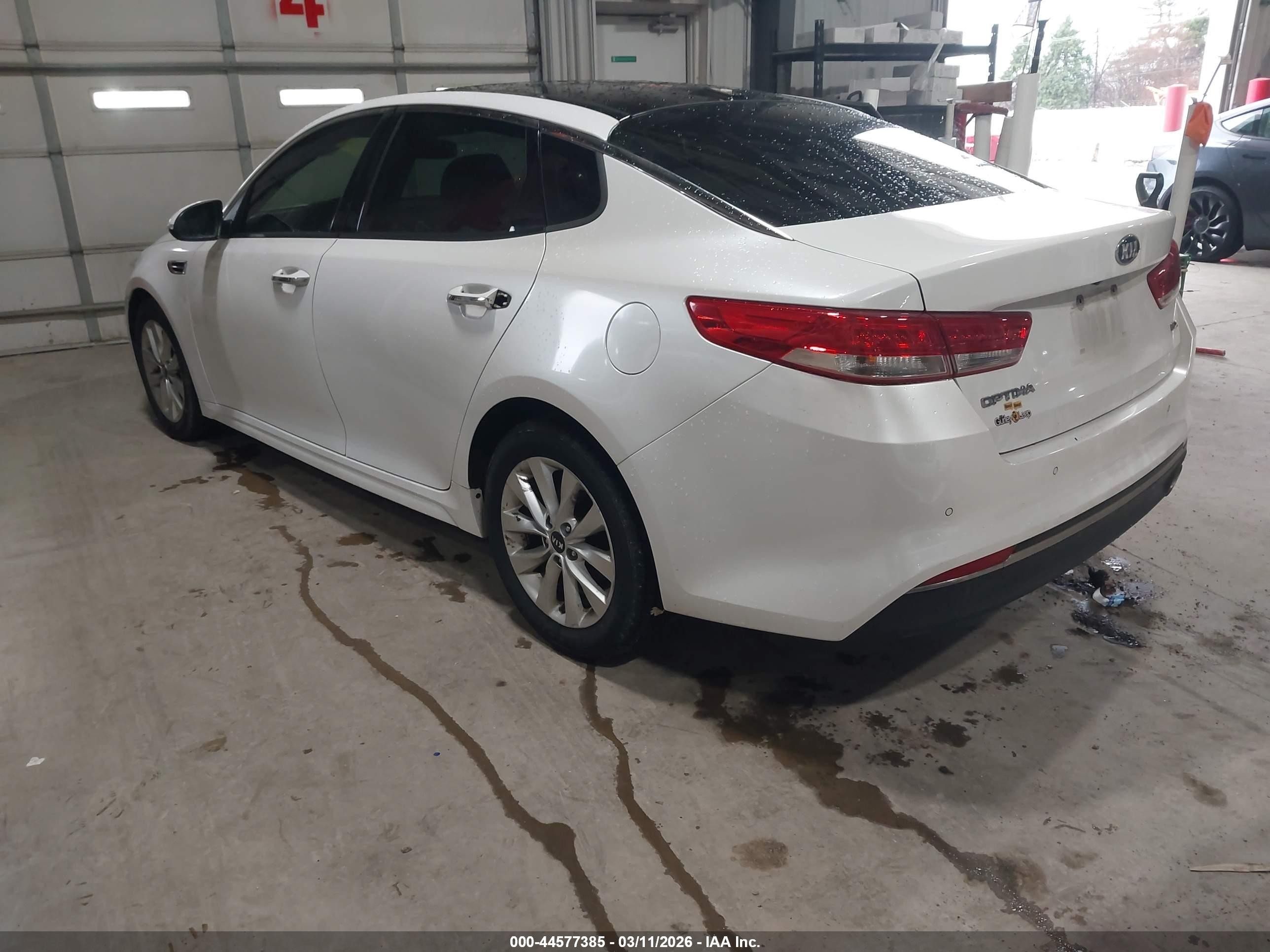 2016 Kia Optima Ex Белый vin: 5XXGU4L34GG032961