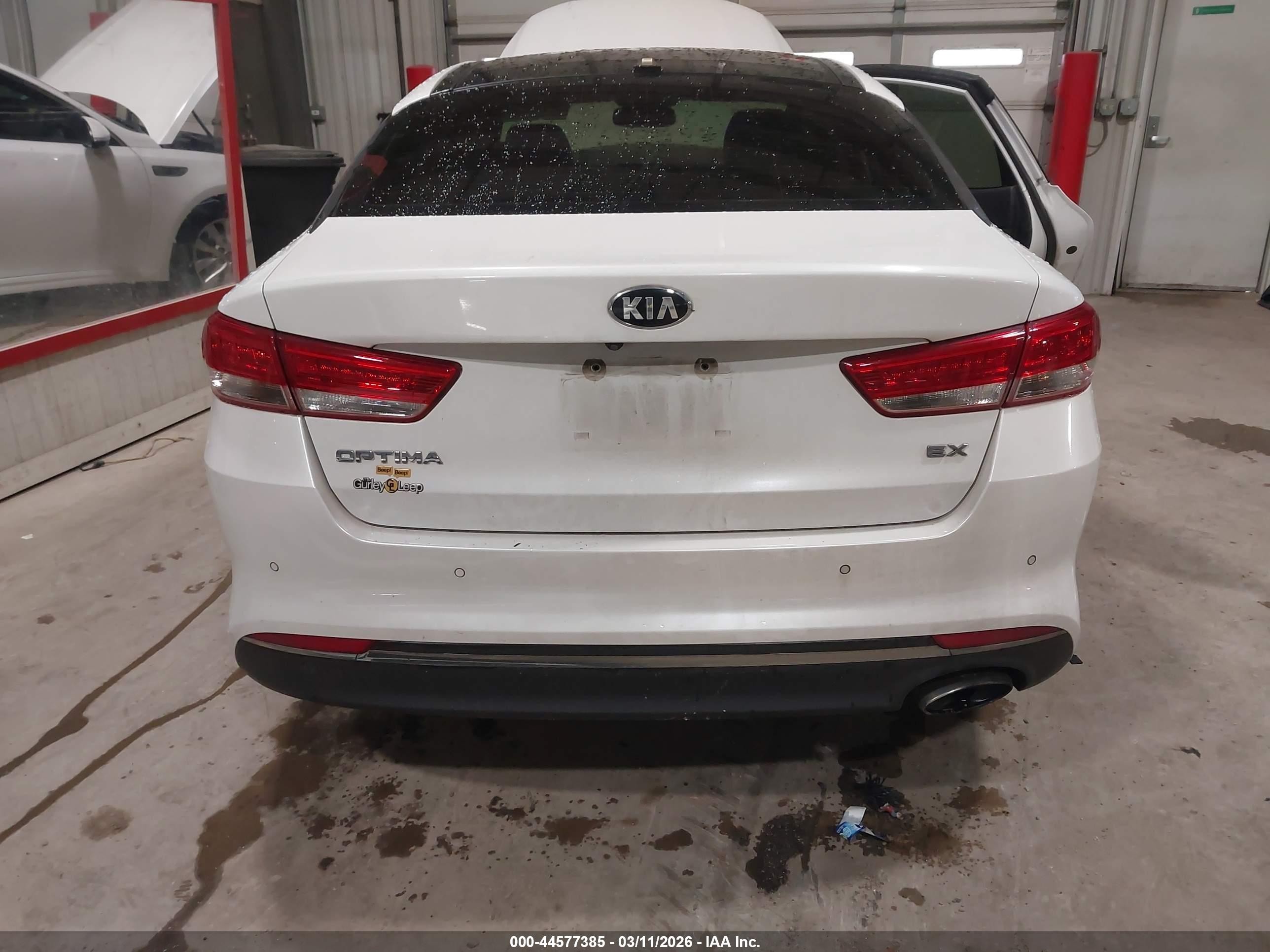 2016 Kia Optima Ex Белый vin: 5XXGU4L34GG032961