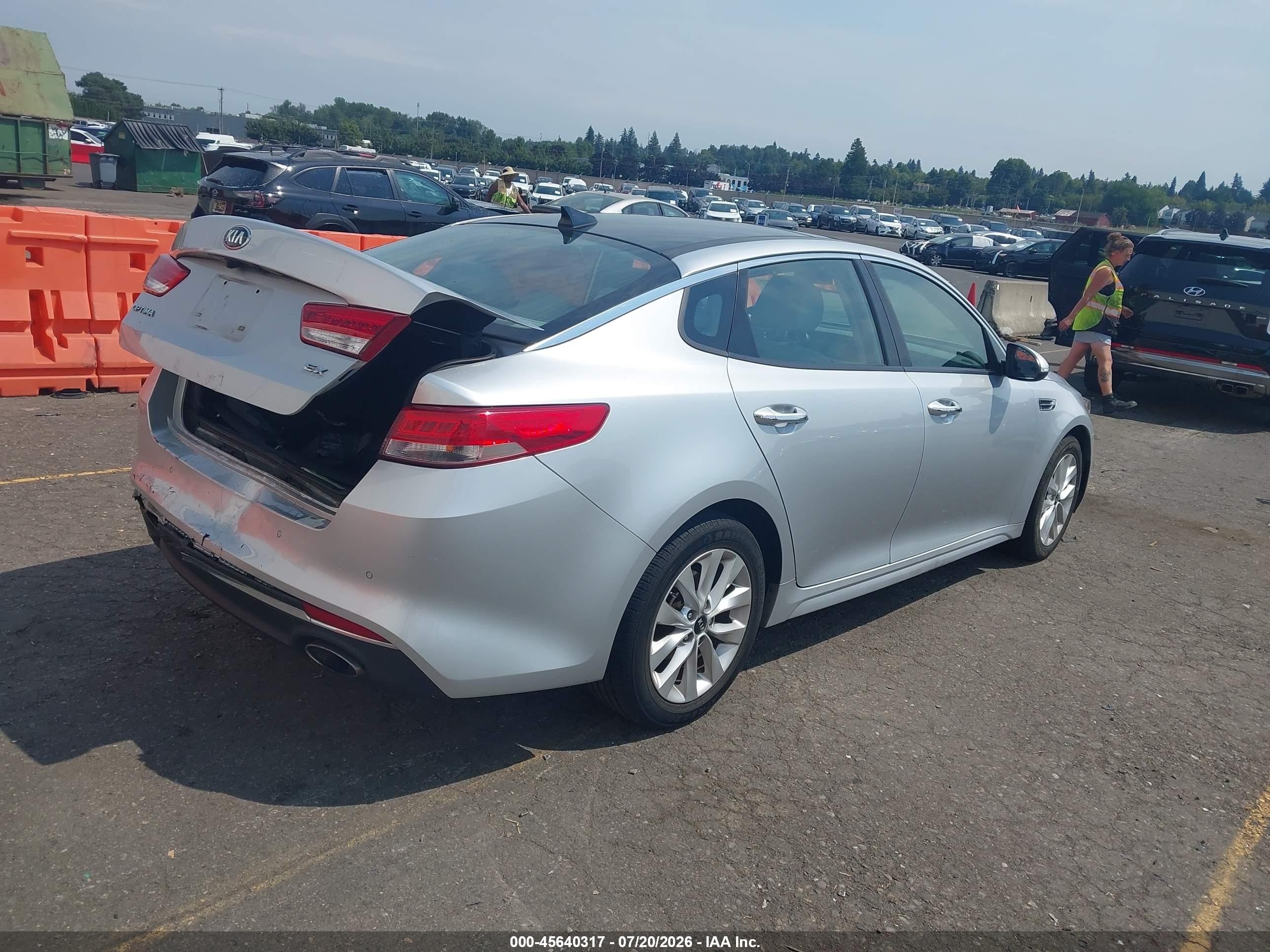 2016 Kia Optima Ex Серебряный vin: 5XXGU4L36GG072829