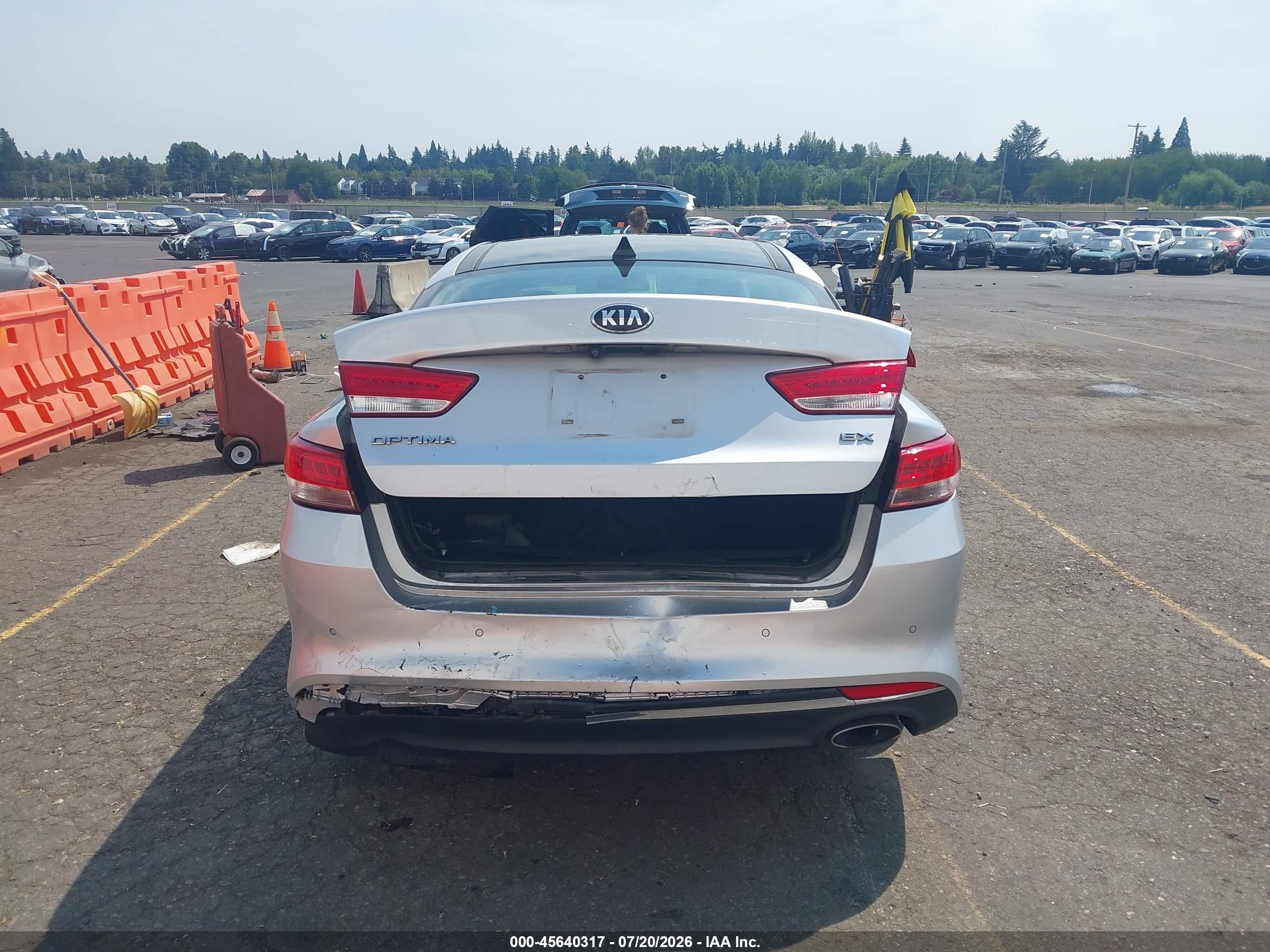 2016 Kia Optima Ex Серебряный vin: 5XXGU4L36GG072829