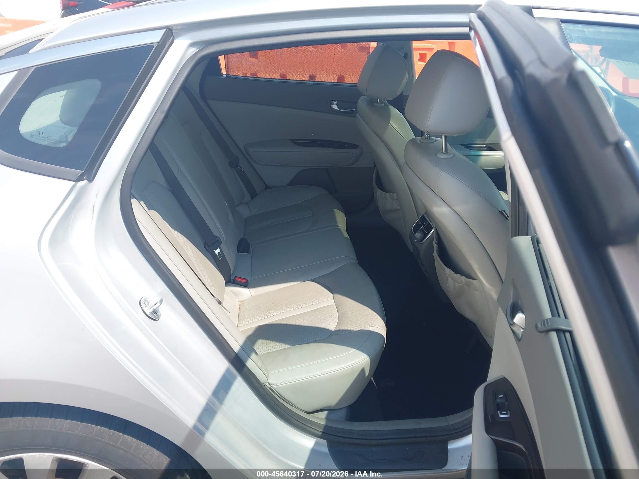 2016 Kia Optima Ex Серебряный vin: 5XXGU4L36GG072829