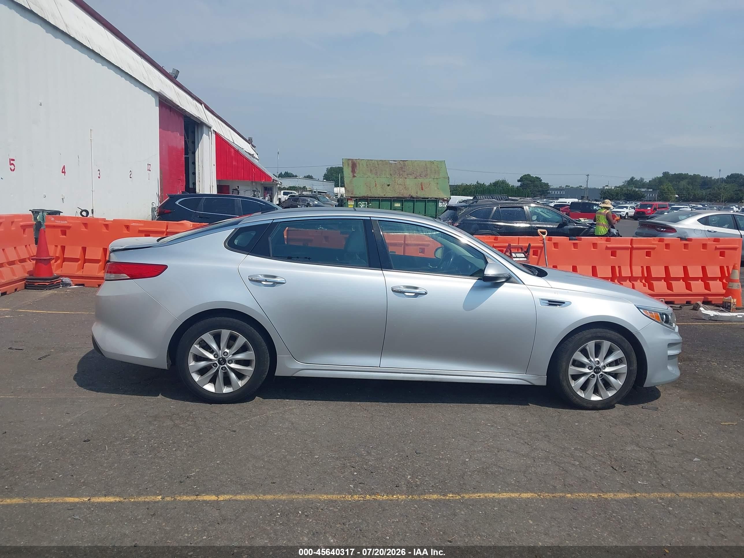 2016 Kia Optima Ex Серебряный vin: 5XXGU4L36GG072829