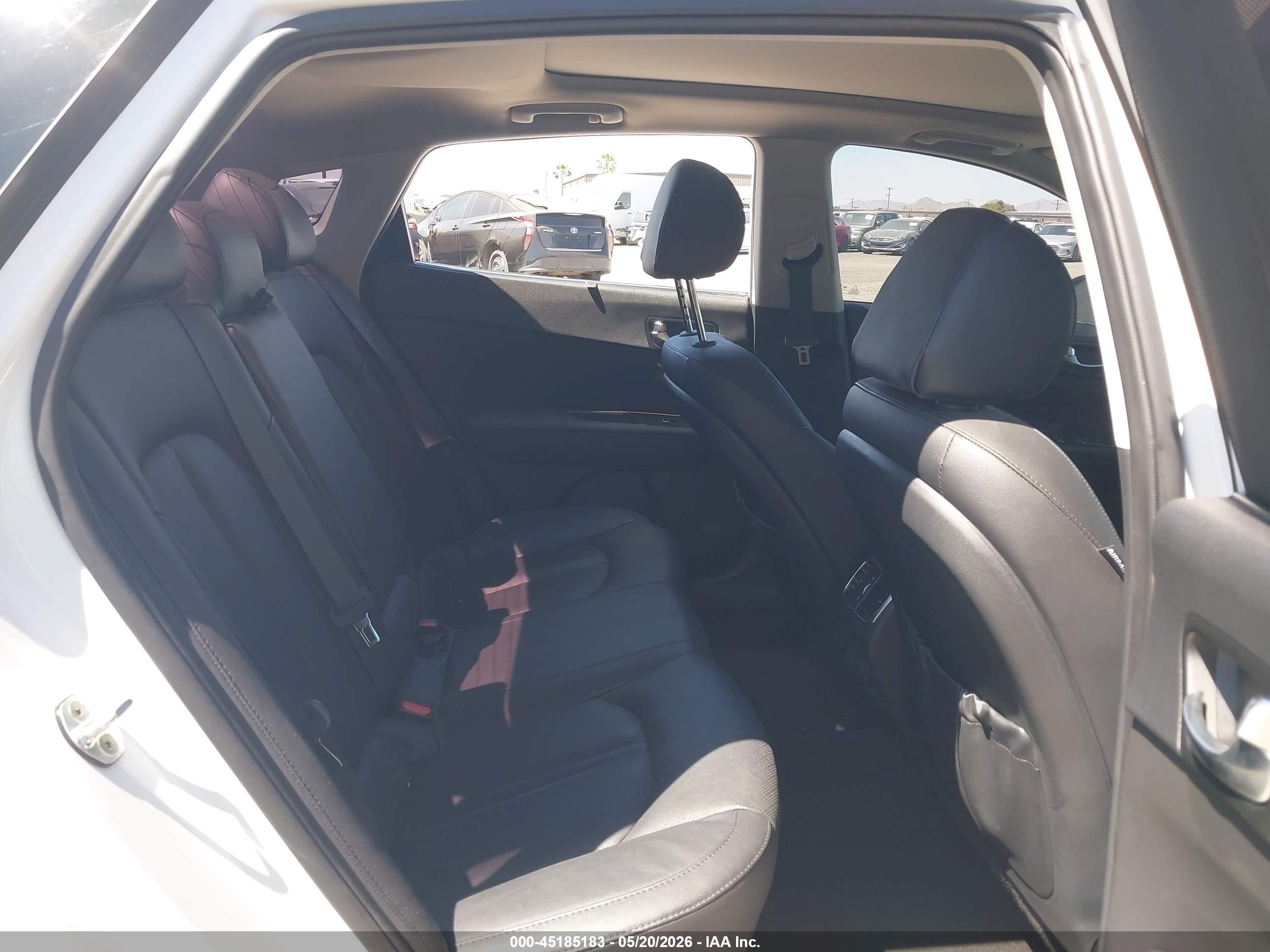 2016 Kia Optima Ex White vin: 5XXGU4L36GG116005